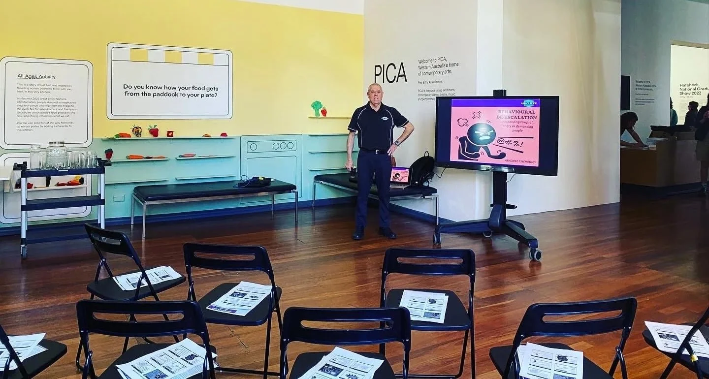 Conflict management and behavioural de escalation