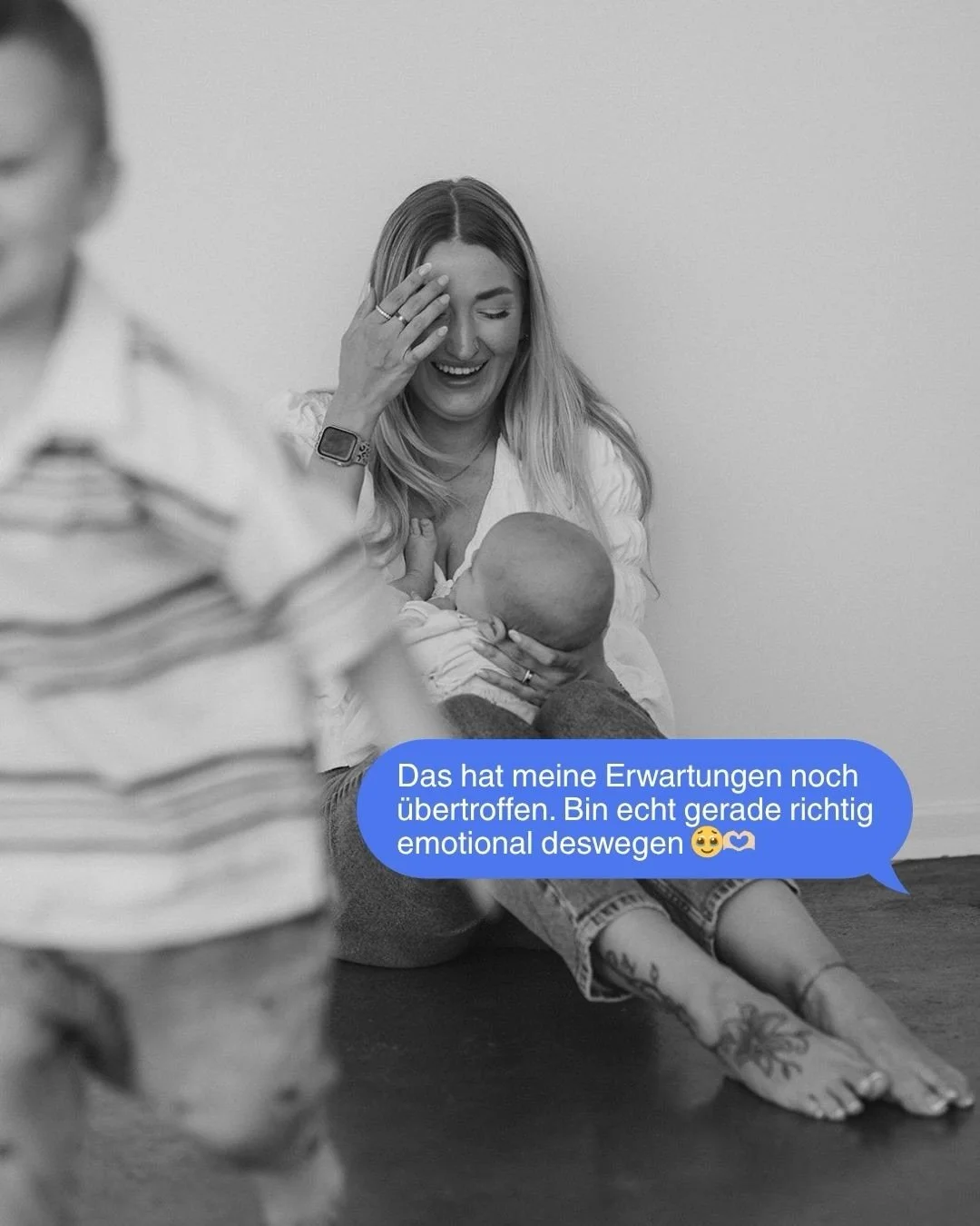Friendly reminder:
Mamas geh&ouml;ren nicht nur hinter die Kamera.

In 20 Jahren wollen unsere Kinder Fotos von uns haben.

Nicht nur von ihnen.
Von UNS mit ihnen.

Wie wir gelacht haben.
Wie wir sie gehalten haben.
Wie wir ausgesehen haben in dieser