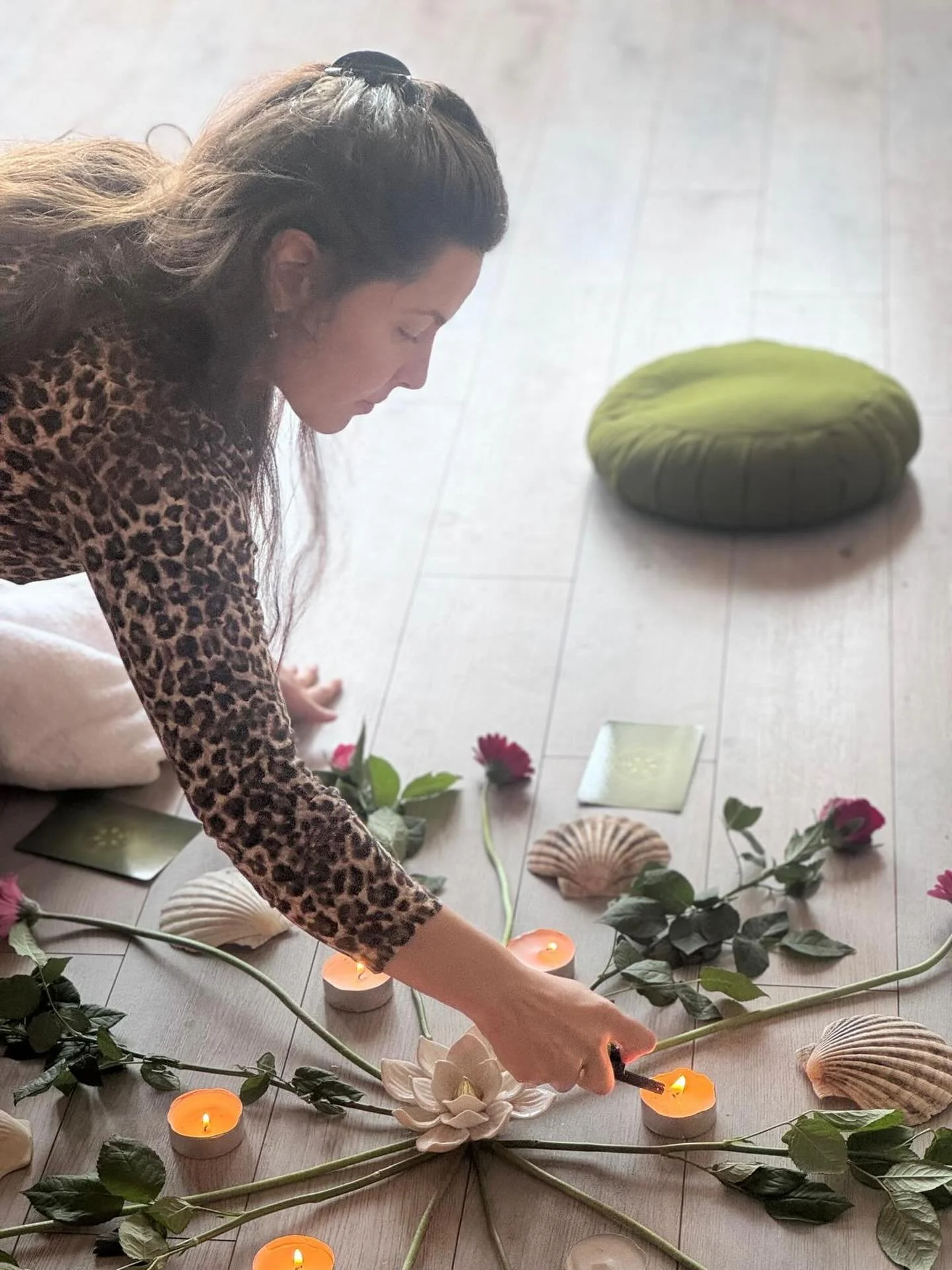 8 mars ✊🏽🕊️

Hier &agrave; l&rsquo;&Eacute;cole des Arts du Corps, nous avons chant&eacute; et dans&eacute; en reliance et en soutien aux femmes qui n&rsquo;ont pas la possibilit&eacute; d&rsquo;exprimer qui elles sont, sans mourir.

F&eacute;minic