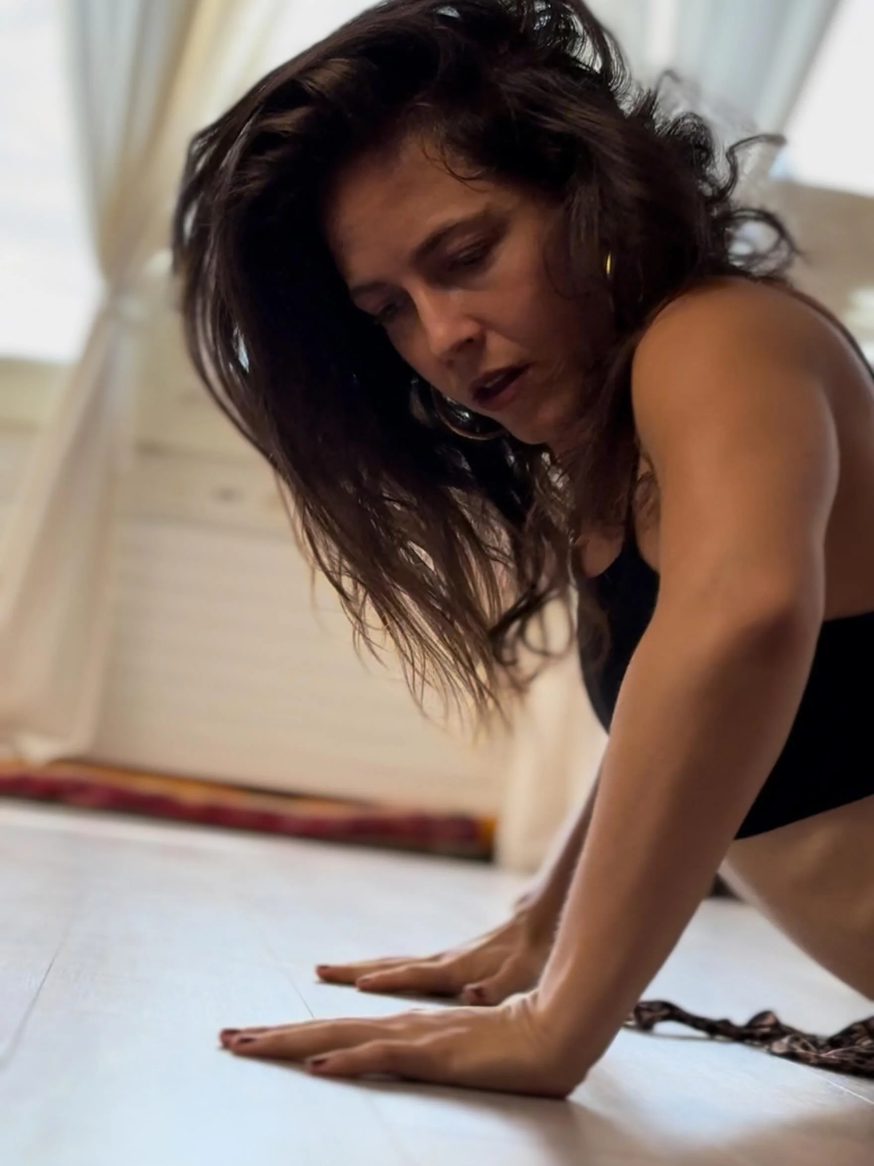 La danse est le mouvement perp&eacute;tuel de la vie qui passe &agrave; travers notre corps. 

Danser, c&rsquo;est &ecirc;tre en contact intime avec notre chair

🔥 Je suis en train de vous pr&eacute;parer de nouveaux cours pour la rentr&eacute;e de 