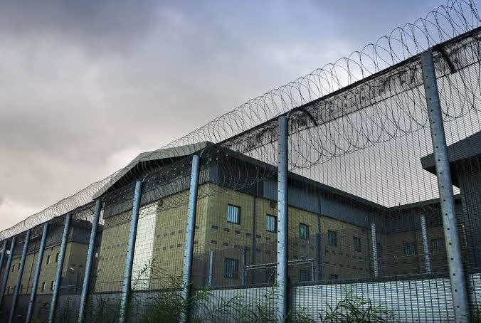 Frumvarp til laga um einangrunarbúðir