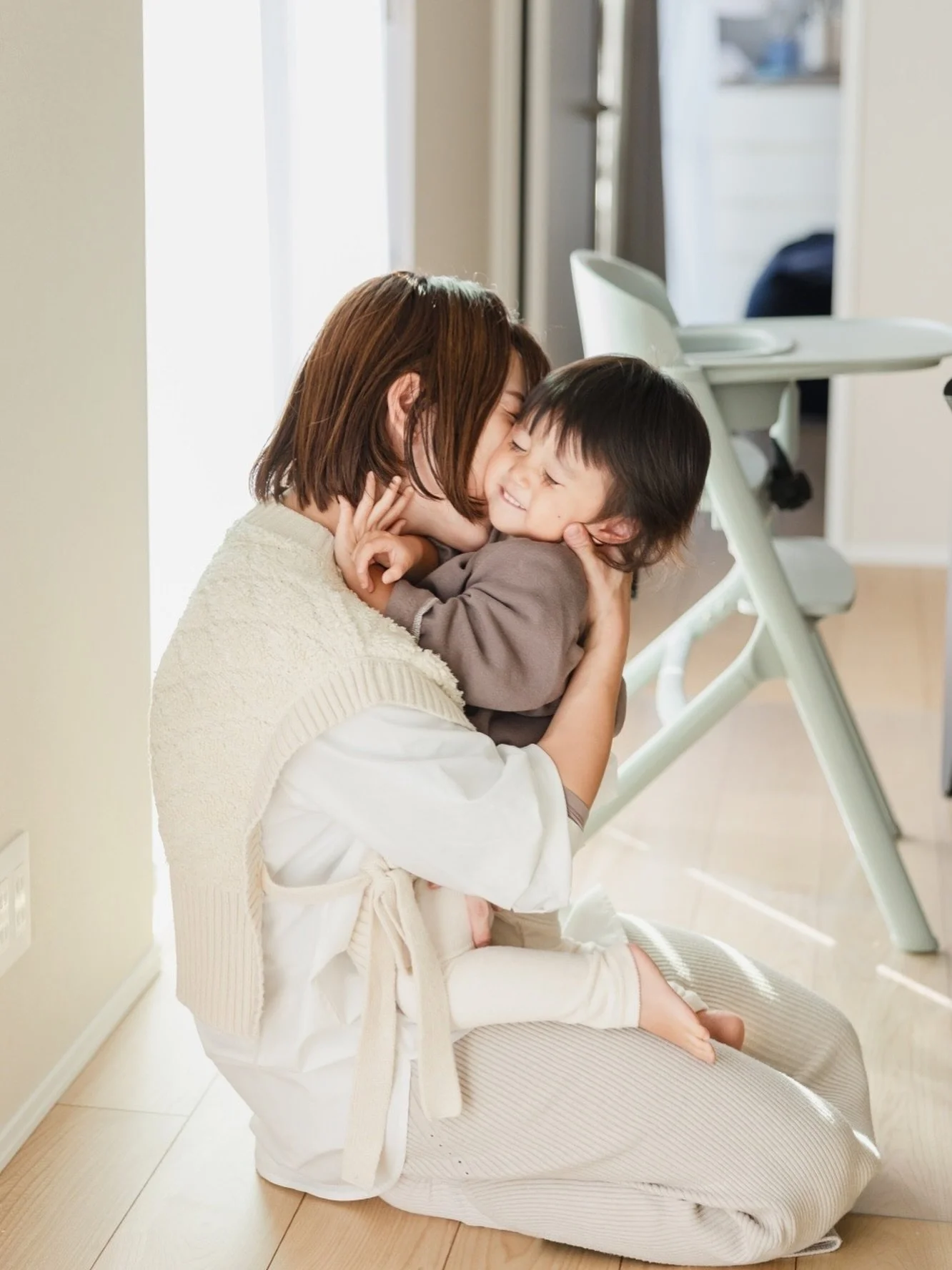 .
子は抱きしめて、吸うものである。

✎︎＿＿＿＿＿＿＿＿＿＿＿＿＿＿
▶︎information
2025年10月〜12月の七五三のご予約と
9月10月のその他の撮影のご予約を
受付しております。
詳しくはHPをご覧いただき、何か不明点がありましたらDMもしくはメールにてお問い合わせください🌿

▶︎空き状況
9月平日◎土日〇
　　※特に後半が狙い目！
10月平日◎土日のこりわずか

詳しい日程はホームページのカレンダーにございます。
プロフィールのハイライトから飛んでご確認頂けます。

