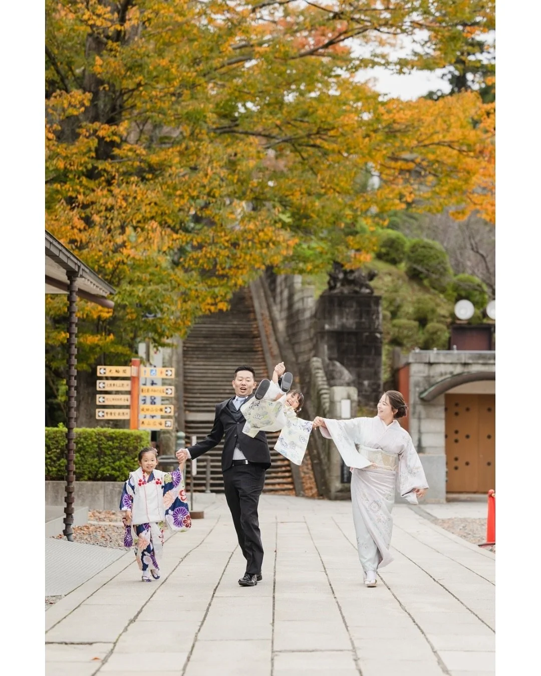 ぶっ飛ばすには！！！！！！！！！！
それなりのアレが必要である！！！！！！！

✎︎＿＿＿＿＿＿＿＿＿＿＿＿＿＿
▶︎information
2025年10月〜12月の七五三のご予約と
9月10月のその他の撮影のご予約を
受付しております。
詳しくはHPをご覧いただき、何か不明点がありましたらDMもしくはメールにてお問い合わせください🌿

▶︎空き状況
9月平日◎土日〇
　　※特に後半が狙い目！
10月平日◎土日のこりわずか

詳しい日程はホームページのカレンダーにございます。
プロフィールの