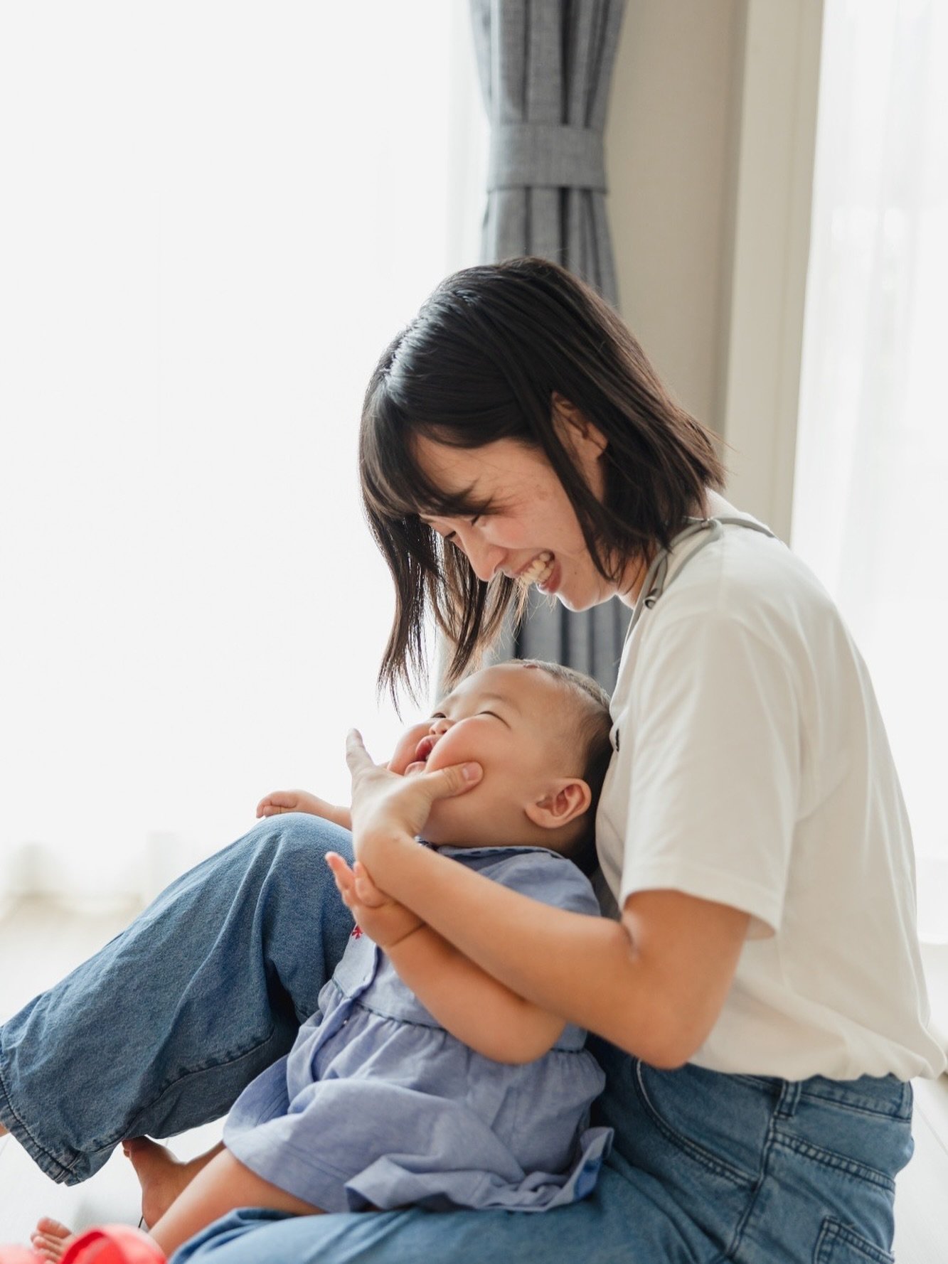 .
七五三シーズンですが、母と子特集やってやってます。
カメラロールに何故か存在しない伝説のポケモン（母子写真）を
私は狂ったように撮りたいのだと
日に日に想いが強くなってゆく。

✎︎＿＿＿＿＿＿＿＿＿＿＿＿＿＿
▶︎information
2025年11月〜12月のご予約（全ジャンル可能）
受付しております。
詳しくはHPをご覧いただき、何か不明点がありましたらDMもしくはメールにてお問い合わせください🌿

▶︎空き状況
11月満（どうしてもの方はご相談ください！）
12月△

詳しい日程