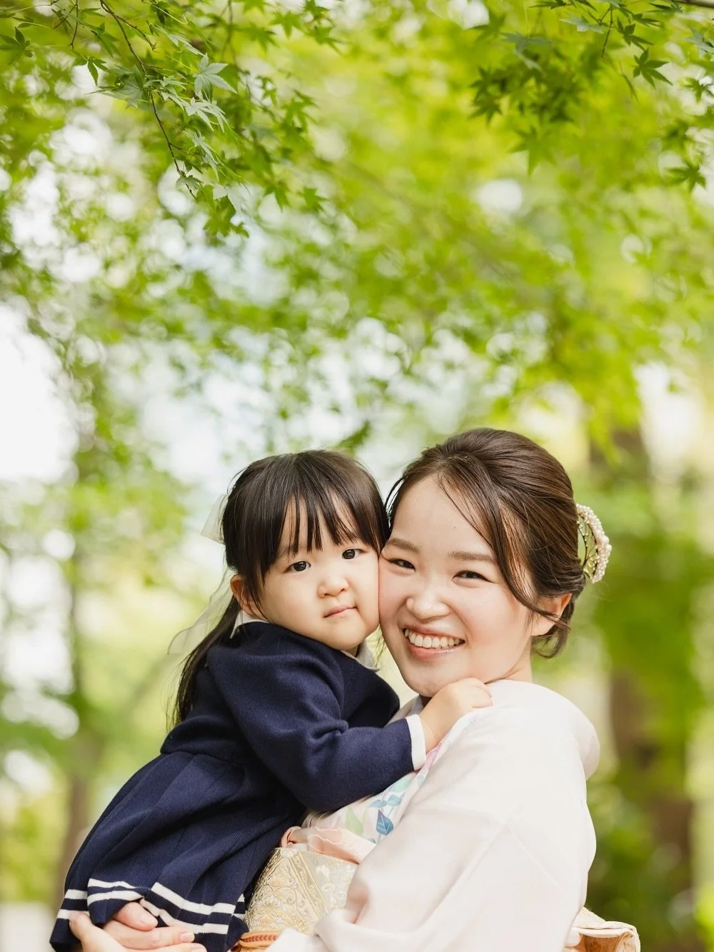 .
4枚目の「これが本当のミルキーウェイ」な弟くんのお宮参りから1年

今日はお姉ちゃんの七五三🍁
こちらのママは地元の同級生でして、
とはいえお互いすっかり方言も抜けてしまいまして

「関東に来てそんなにも経ったんけ！？まじでどんじゃいね！やべーげんけど！しましまにしまっしま！」

など語りながら撮影しようと思います
（冗談です）

✎︎＿＿＿＿＿＿＿＿＿＿＿＿＿＿
▶︎information
2025年11月〜12月のご予約（全ジャンル可能）
受付しております。
詳しくはHPをご覧いただき