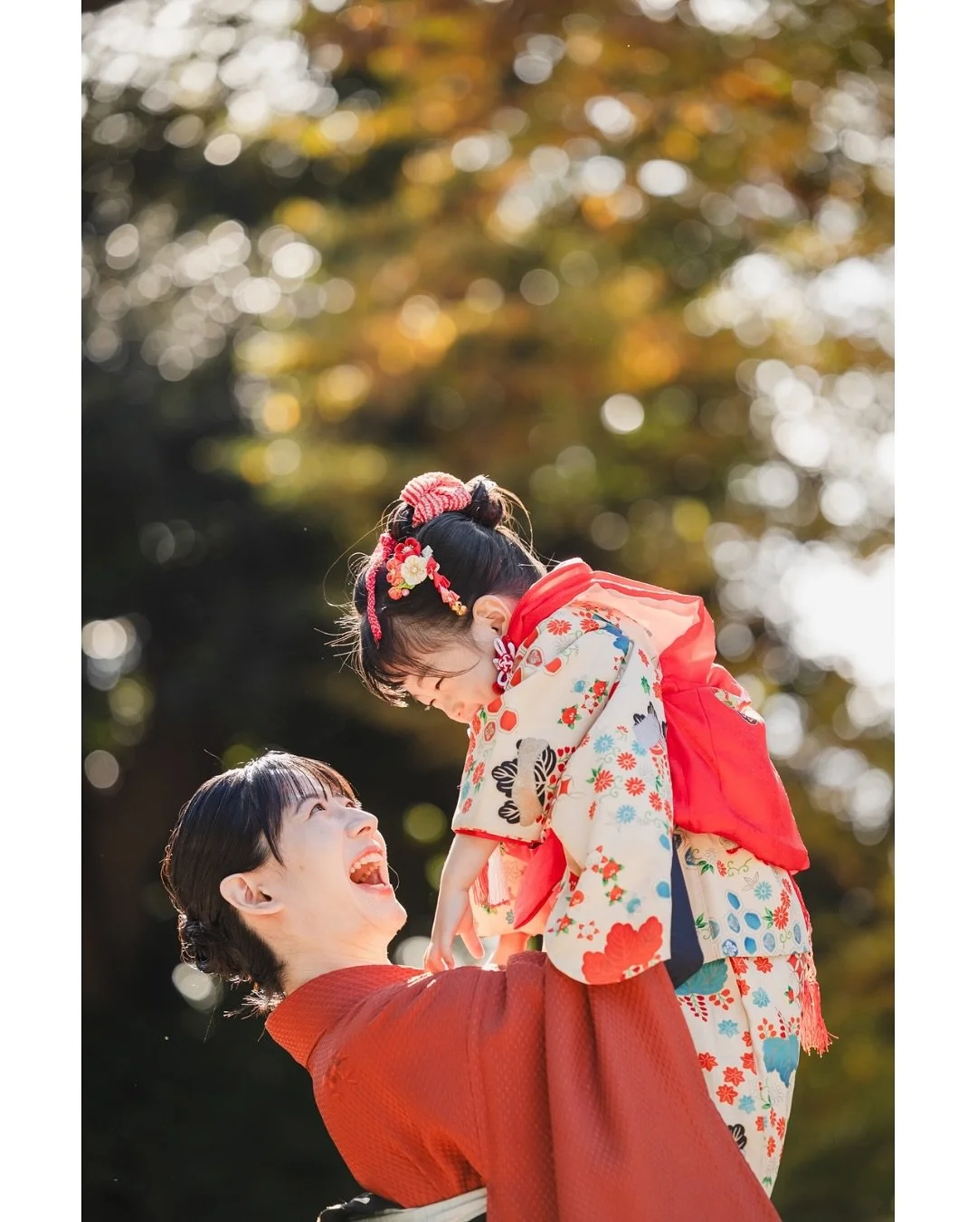 .
ちゃんとする投稿がいろんな方に届いてるみたいで嬉しいな！
カチッと型にハマった七五三も大切だけど、
子どもがもつ自由な姿こそ輝いていているッッッ‼︎
それを撮りきることこそ至高ッッッ‼︎

親やじいじばあばはちょっとばかしやきもきするかもだけど笑

七五三って神様仏様に「こんなにおおきくなりました」ってお礼を言いに行く日だから、
だったら良いじゃない。
こんなに大きくなったねって神様仏様も笑って見てるよ👍

最後の写真は七五三おめでとう！と皆んなに言われながら写真を撮ってたら凛とした声で「