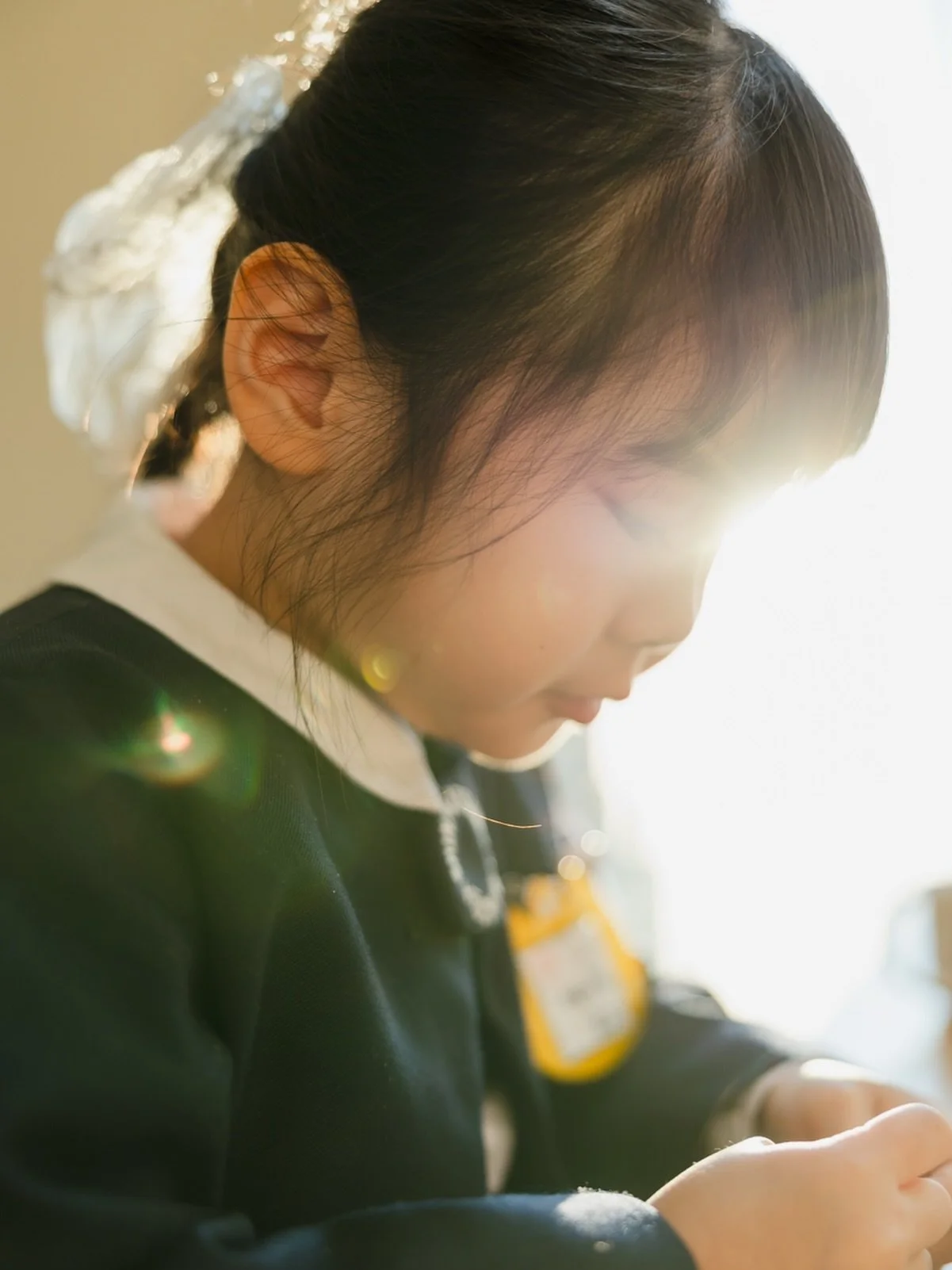 .
娘5歳の日

「4歳はどうでしたか？」
って聞いたら、
「とても良かった。5歳はもっと楽しくなるよ。6歳になったらガムも食べられるし」
とのことで、
相変わらず独特の世界を生きる娘です。
気持ちに折り合いをつけるのが上手で、
どっちが親か分からなくなるくらい。

あなたの親になれたことが
私の人生で最も幸せな出来事のひとつでした。

生まれてきてくれてありがとうなんて
ありきたりのことだけど
これからも何度でも何万回でも言うよ。

✎︎＿＿＿＿＿＿＿＿＿＿＿＿＿＿
information
た