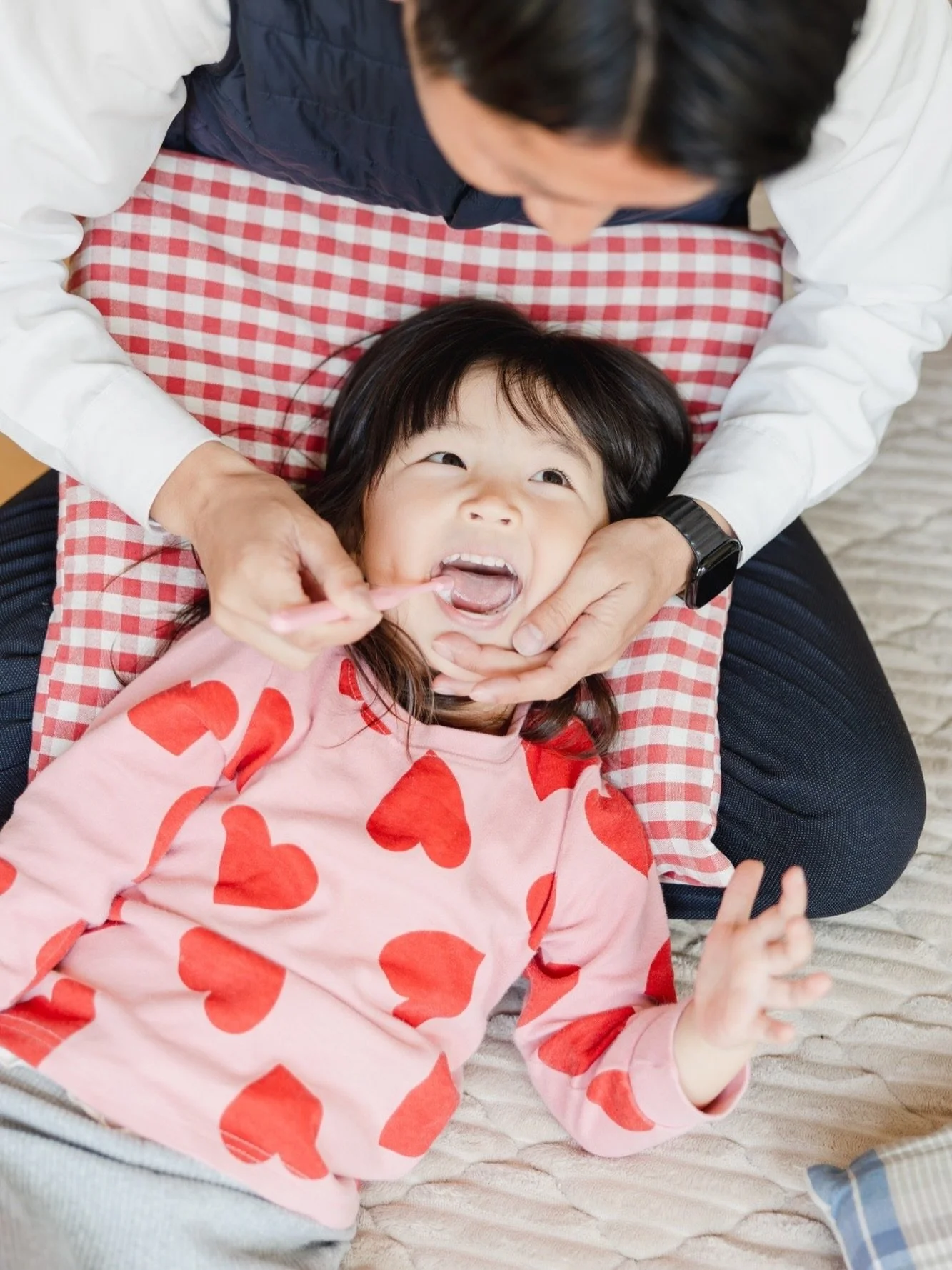 .
思い返せば、ご依頼として「日常写真」を撮影したのは彼女だったかもしれない。

まだ0歳ちゃんだった頃、ムチムチモチモチの名を欲しいがままにしていた赤ちゃんが、
もう七五三ですって&hellip;ウウウ&hellip;

絶賛ぬくまるアルバムびっぐを作成中！
どの写真を、どう使おうか、なやむ！！！

✎︎＿＿＿＿＿＿＿＿＿＿＿＿＿＿
information
ただいま2026年2月3月の撮影を受付しております。
詳しくはHPをご覧いただき、何か不明点がありましたらDMもしくはメールにてお問い合わ