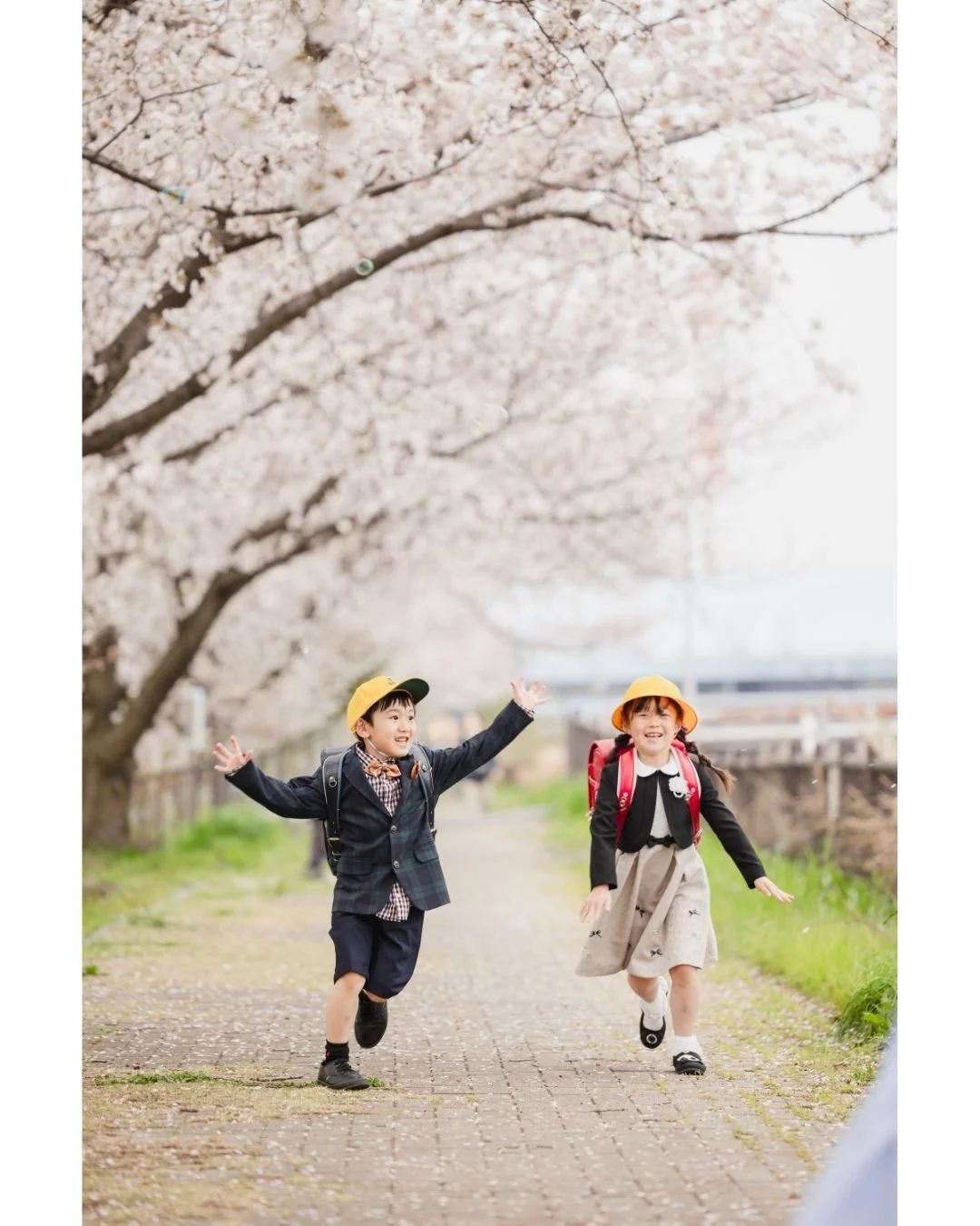 .
ママベースの友か。
友ベースのママか。

もともと友人で、偶然同じ年に子を産むとは奇跡の連続である。

だからママベースの友が増えていく中で友ベースのママは
安心感・安定感は抜群なのである。

何が言いたいかわからなくなってきたけど、
兎にも角にも友ベースのママは貴重なのである&hellip;。

✎︎＿＿＿＿＿＿＿＿＿＿＿＿＿＿
information
ただいま2026年6月7月の撮影を受付しております。
詳しくはHPをご覧いただき、何か不明点がありましたらDMもしくはメールにてお問い合わ