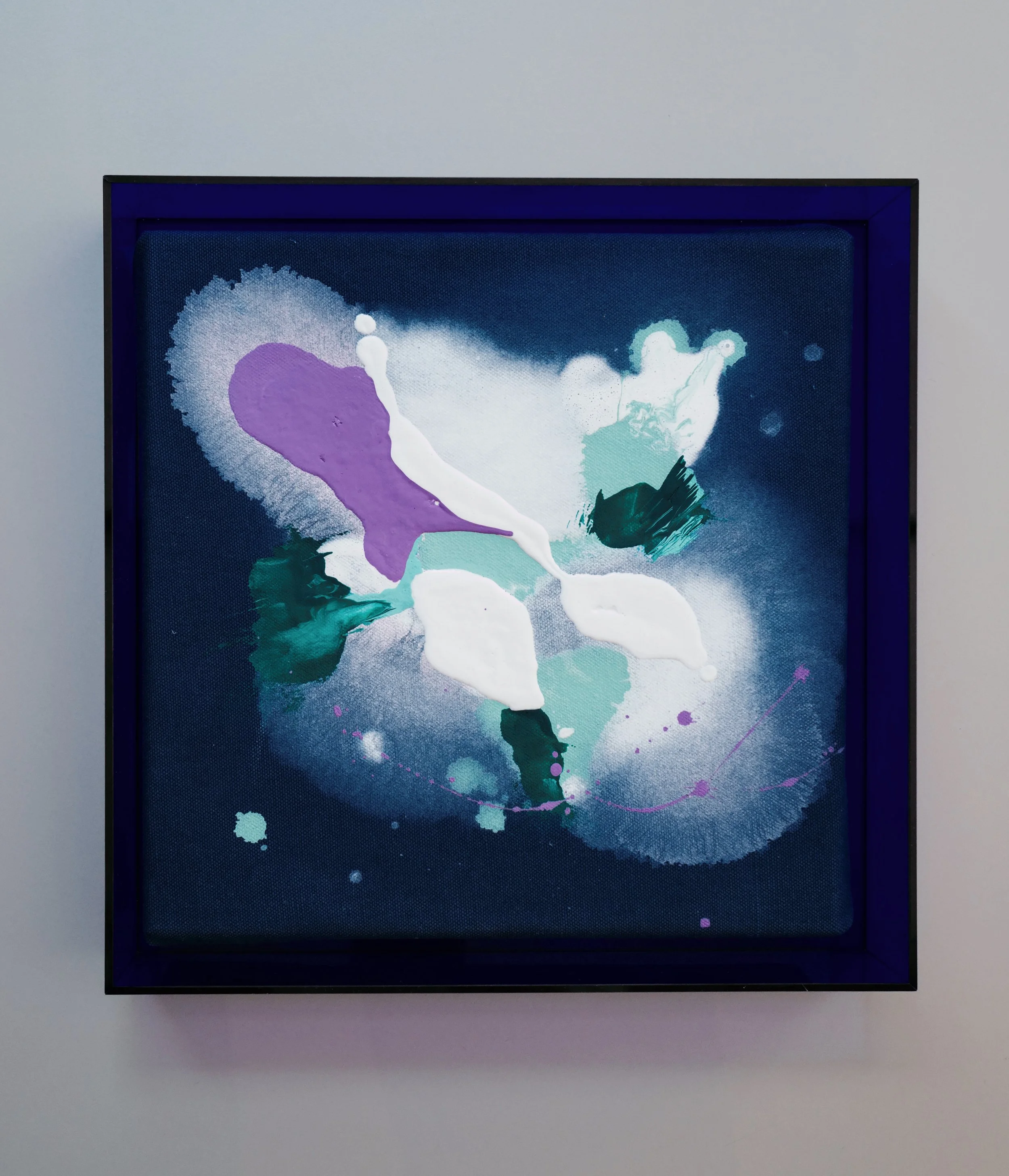 SERIE ZUCKER · Originalarbeit · Einzelstück · 220 € · 26 breit × 26 hoch x 4 cm tief | blauer Leinenstoff mit blauem Neonrahmen | Acrylfarbe