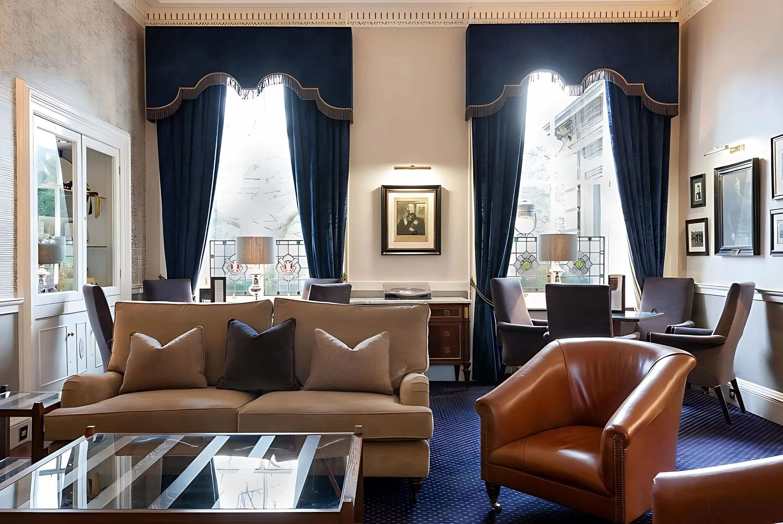 royal lounge .jpg
