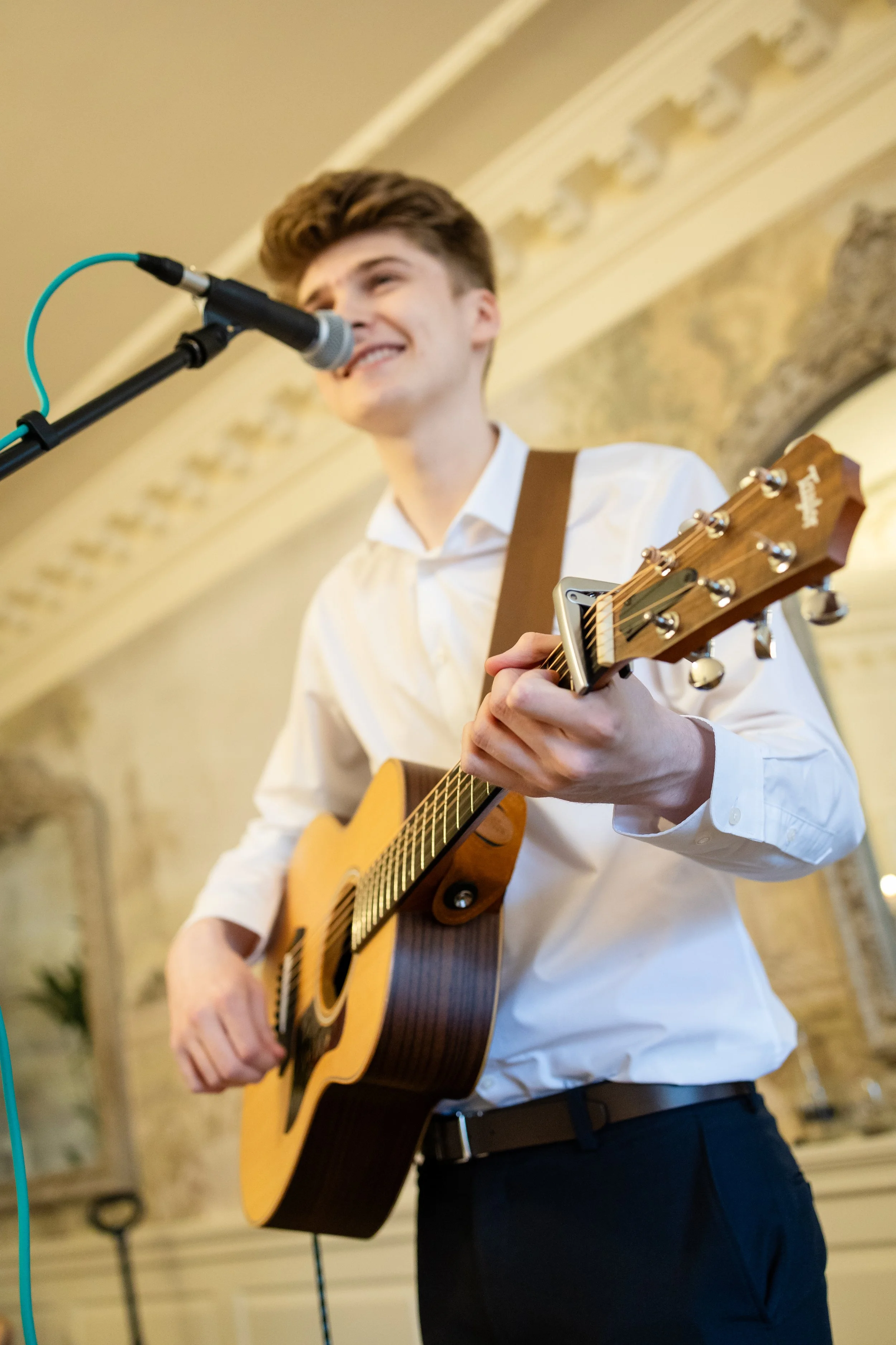 Oscar Flanagan playing acoustic guitar using an sm58 microphone
