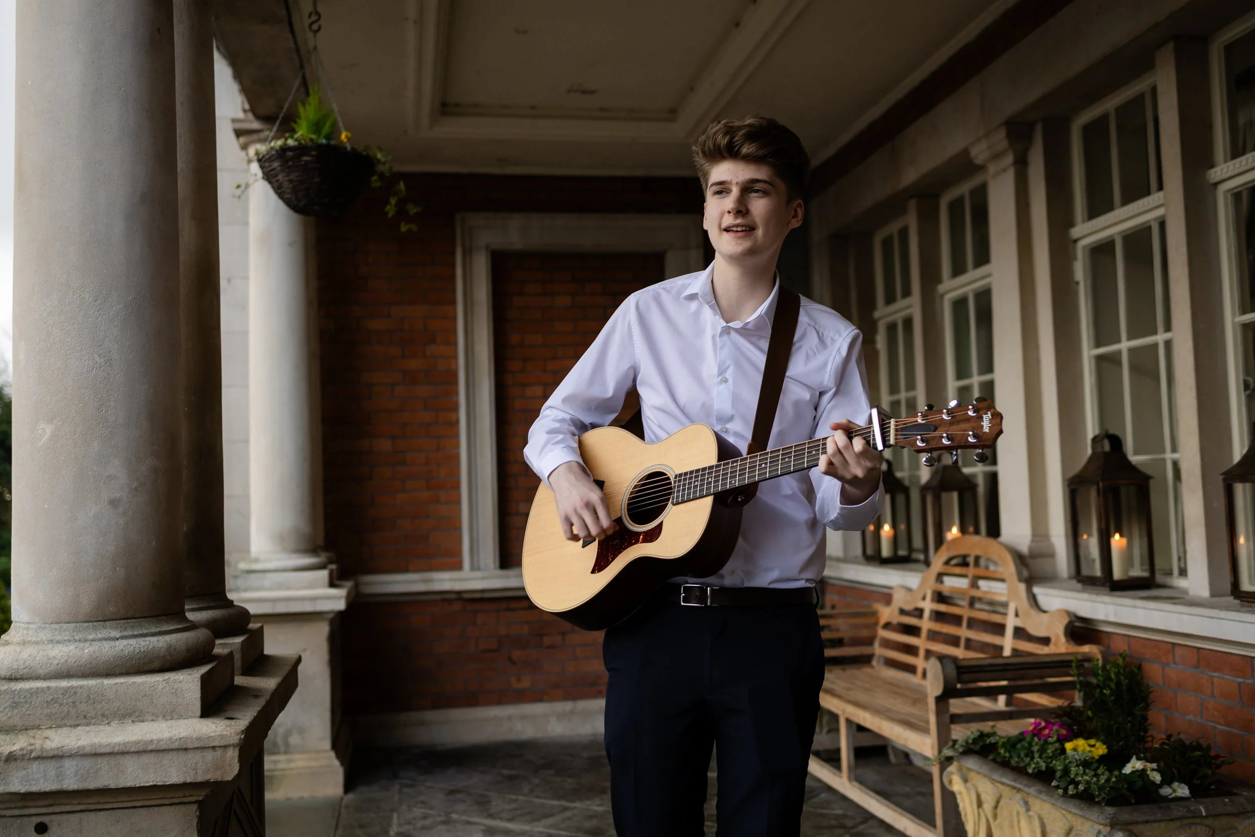 Oscar Flanagan singing while walking outside