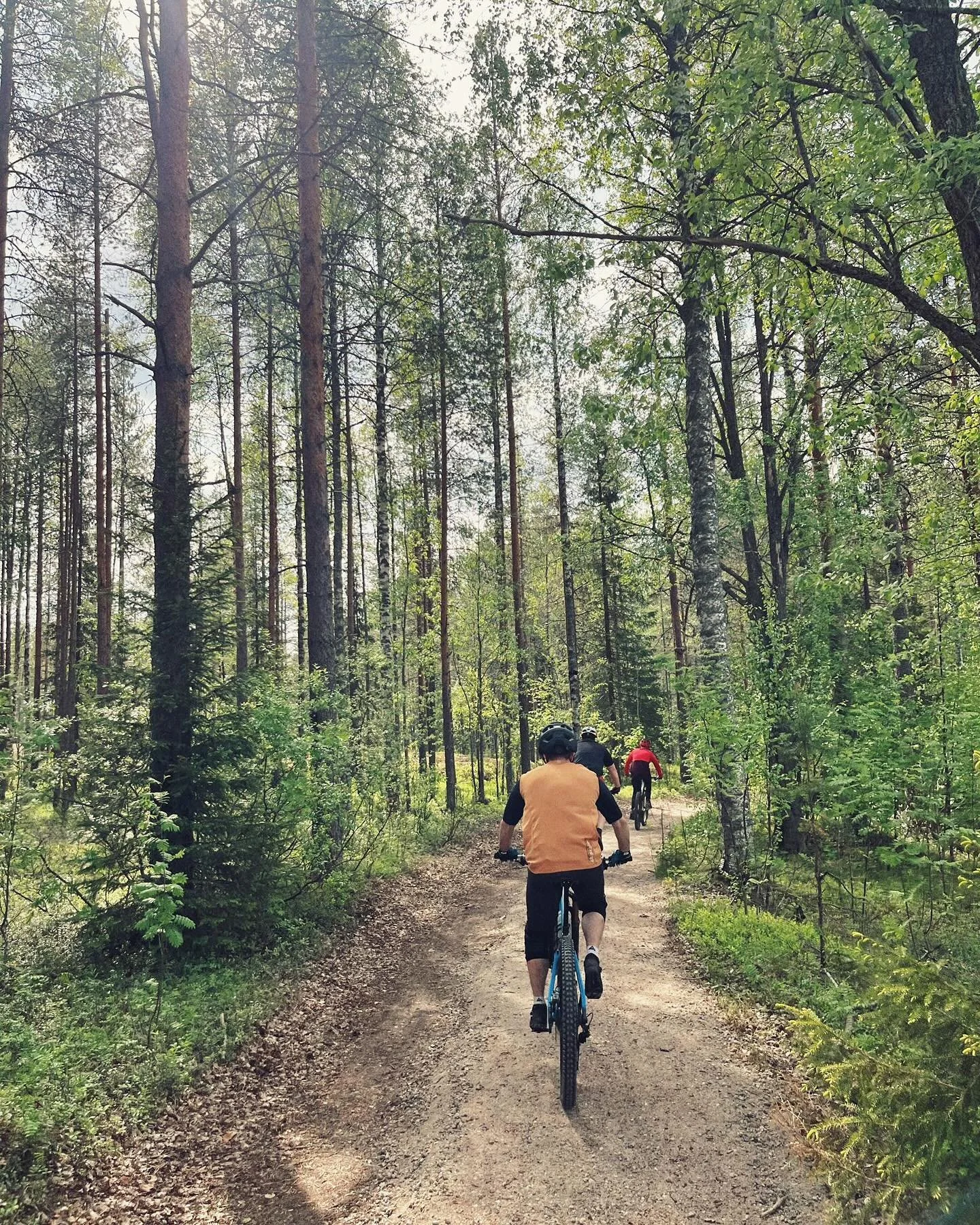 🚵&zwj;♀️Santa&rsquo;s Trail on nyt auki! 🎅🏻🎄

Tonttumets&auml;n upouusi maastopy&ouml;r&auml;reitti Napapiirill&auml; sai arvoisensa avajaiset &ndash; kiitos kaikille mukana olleille! 

Paikalle saapui iso joukko porukkaa nauttimaan reitist&auml;