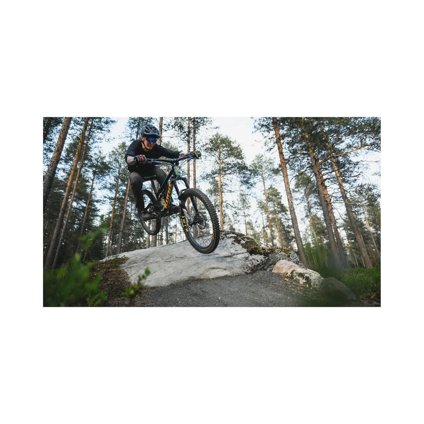 Hei! 👋 Kev&auml;t on taas k&auml;&auml;ntynyt kes&auml;ksi ja Totto MTB ry:n j&auml;seneksi liittymisest&auml; ja vuoden j&auml;senmaksuista on aika laittaa ulos p&auml;ivitetyt ohjeet ja tiedote!
 J&auml;seneksi liittyminen on helppoa (samat ohjeet