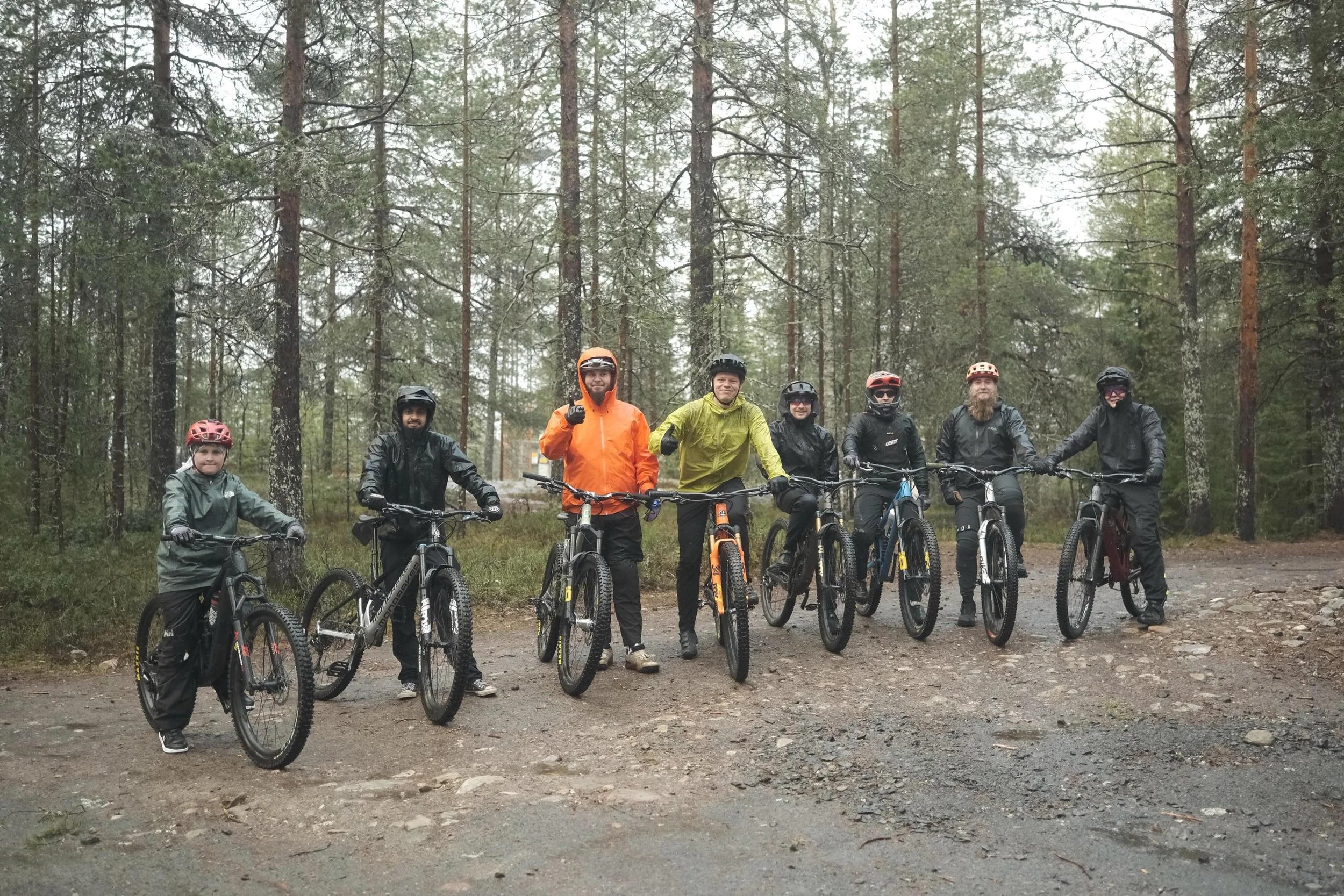 T&auml;n&auml;&auml;n pidettiin yhdistyksen porukalla kauden avaus! Keli n&auml;ytti jo jossain vaiheessa varasin loistavalta mutta kun p&auml;iv&auml; l&auml;heni niin sateen uhka kasvoi. Ja lopultahan sit&auml; vett&auml; tuli aivan kunnolla maahan