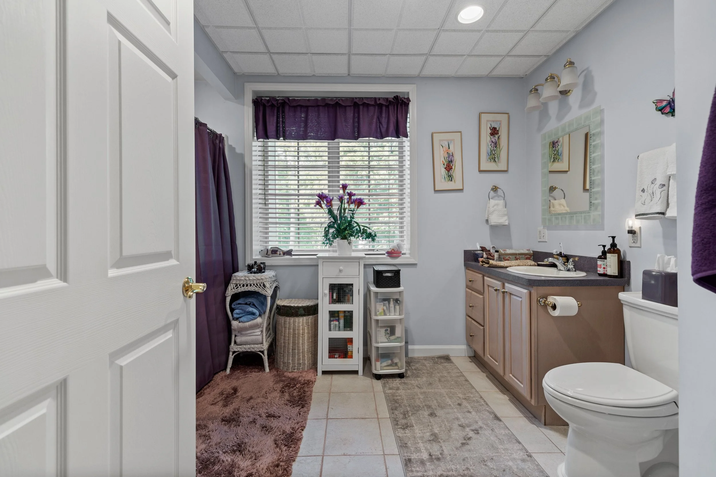 in law bathroom.jpeg