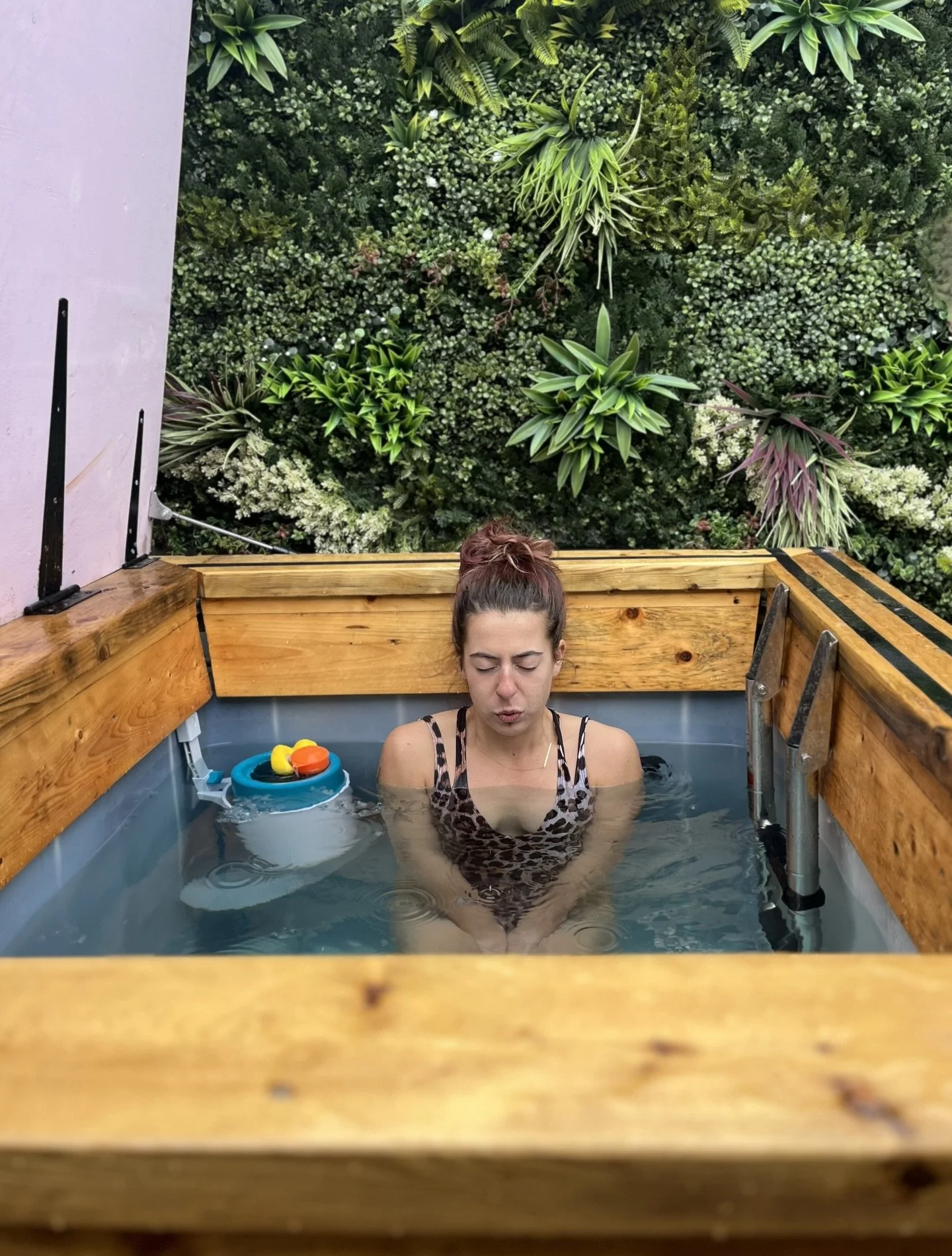 New to cold plunging and ice baths? Avoid these common beginner mistakes.

Cold exposure is powerful and is best approached with calm, not force. 

Staying in too long
~ More isn&rsquo;t better. Short, controlled dips are where the benefits are.

For