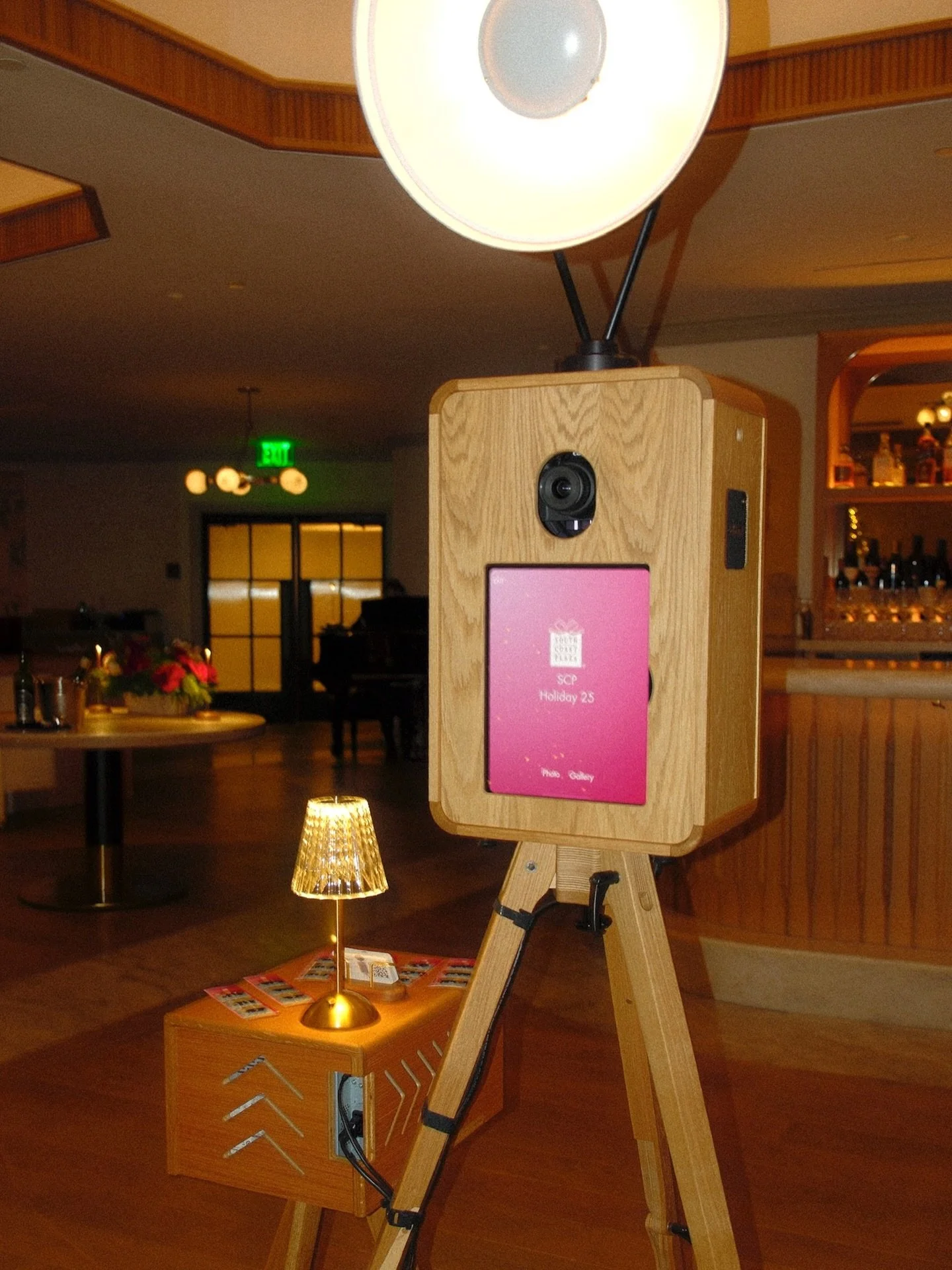 So grateful to be back at South Coast Plaza for another holiday celebration 🎄✨ Thank you for trusting us again, we&rsquo;re always honored to be part of these special moments!

#ocphotobooth #luxuryphotobooth #photoboothrental