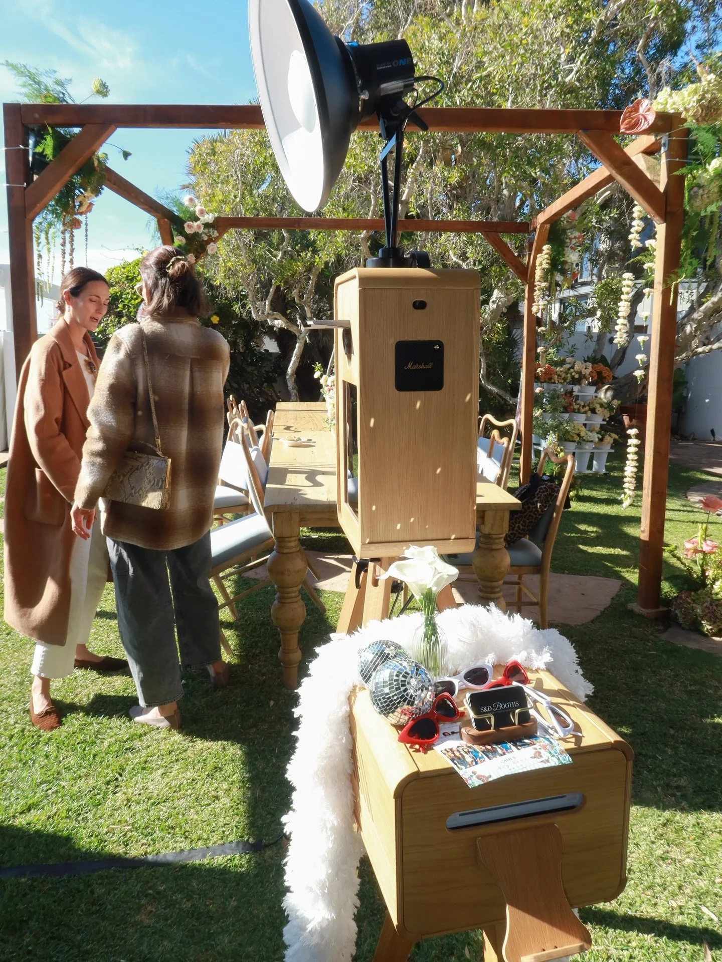 Baby boy in bloom 🌼
Malibu views, ocean breeze, and such a beautiful baby shower. What an event 🤍 

#luxuryphotobooth #woodenphotobooth #babyshowerphotobooth #malibuphotobooth #babyshower
