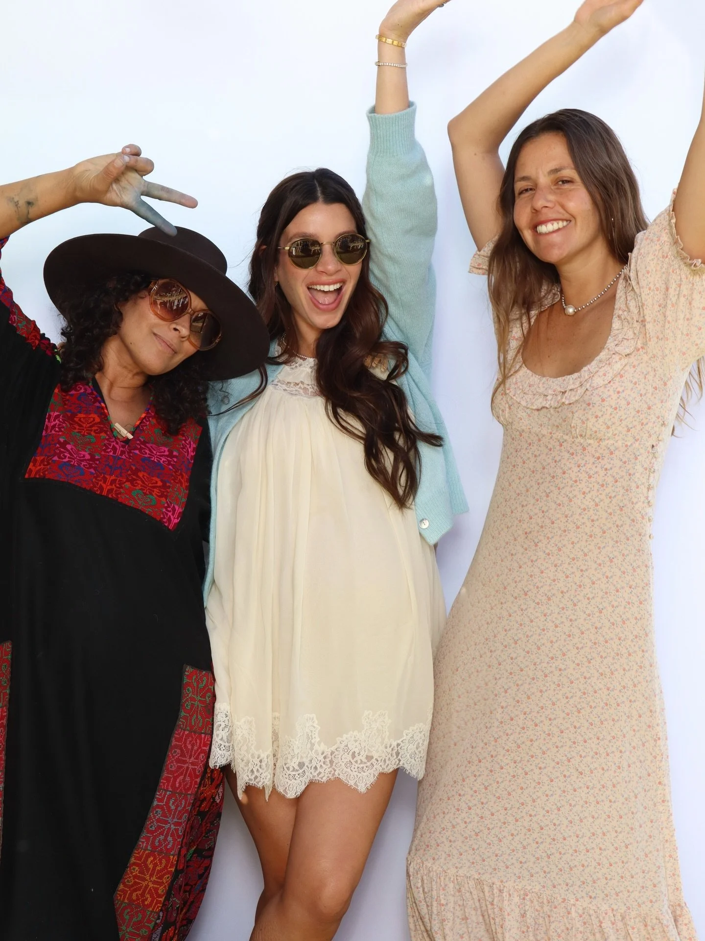 Smiles, hugs, and all the love for a baby in bloom 🌸 

Featuring our Oak Booth + Luna backdrop ✨

#luxuryphotobooth #woodenphotobooth #photoboothrental #laphotobooth #babyshowerphotobooth
