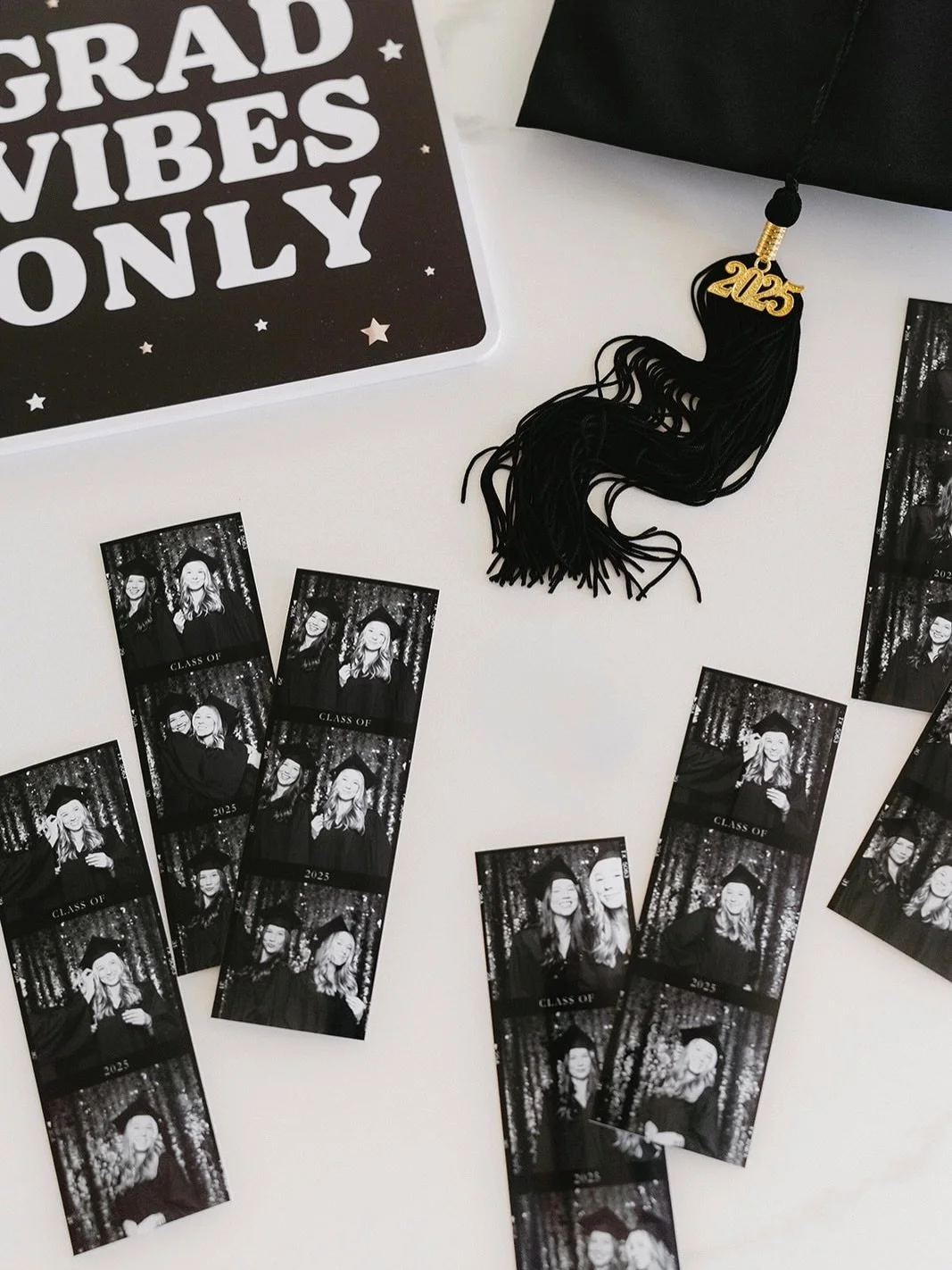 Grad season is coming 🎓✨
Celebrate your grads with custom photo templates, luxe backdrops, fun props, and prints everyone keeps forever. Our packages start at $1299 for 3 hrs and include everything you need, attendant, set up, tear down, and full cu