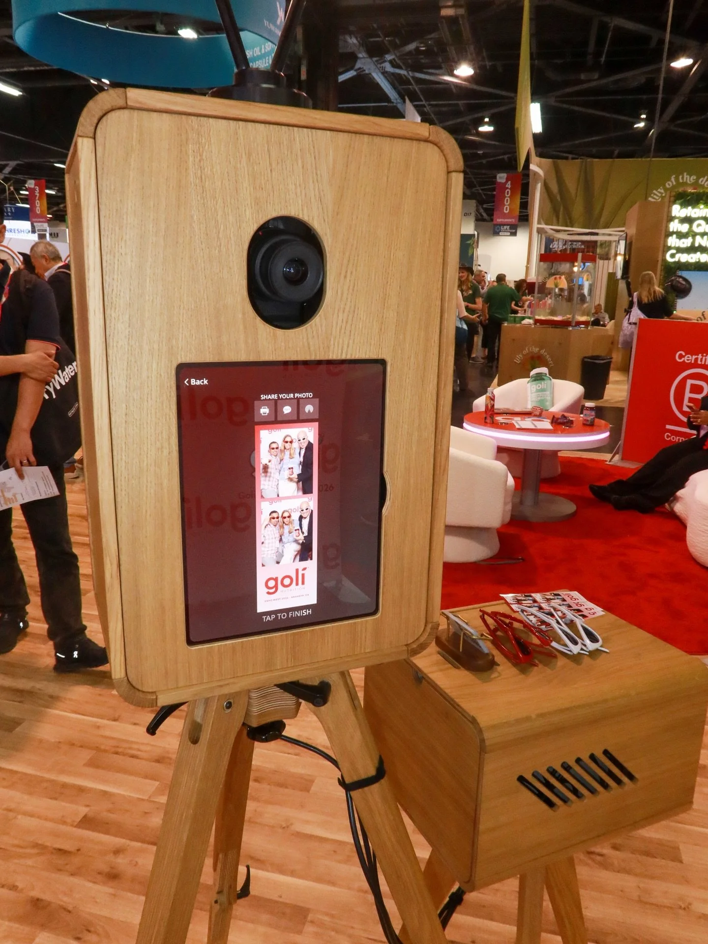 Creating fun, shareable moments for brands. Expo West 2026 with Goli Nutrition. 

#corporatephotobooth #brandactivations #brandactivationphotobooth #luxuryphotobooth