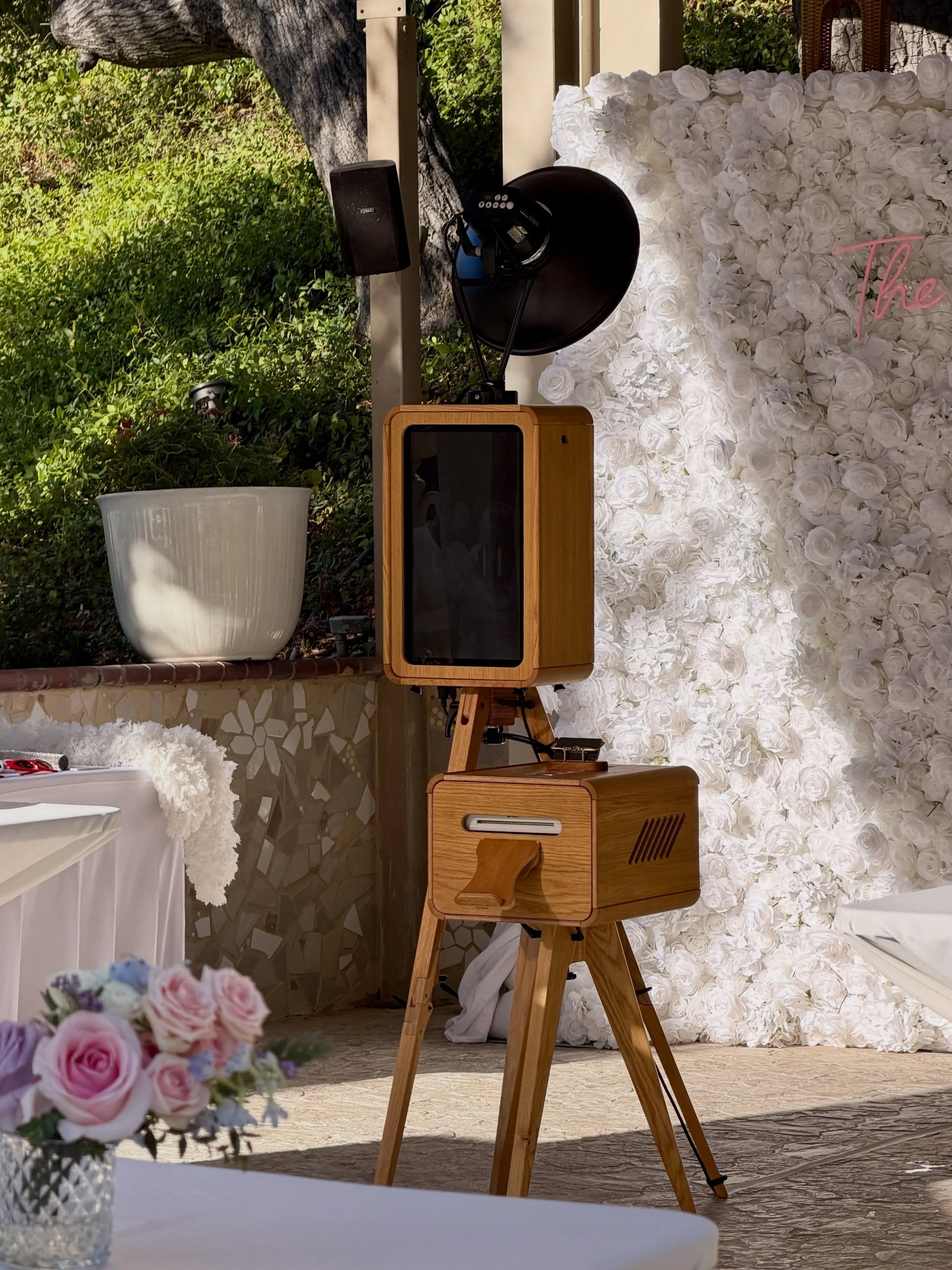 ✨ The corner everyone ends up at.

#luxuryphotobooth #weddinginspiration #weddingreception #weddingdetails #ocphotobooth