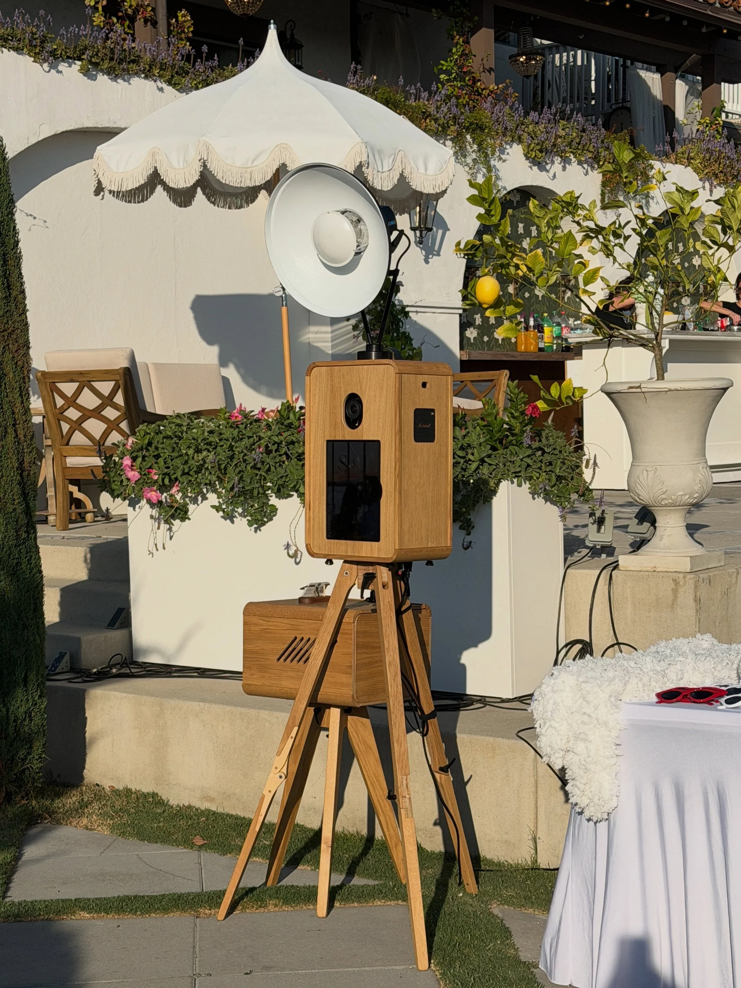 The photo booth that looks like it belongs at your wedding. 🤎 

#orangecountywedding
#photoboothrental
#weddingphotobooth
#ocweddingvendor
#luxuryweddingdetails