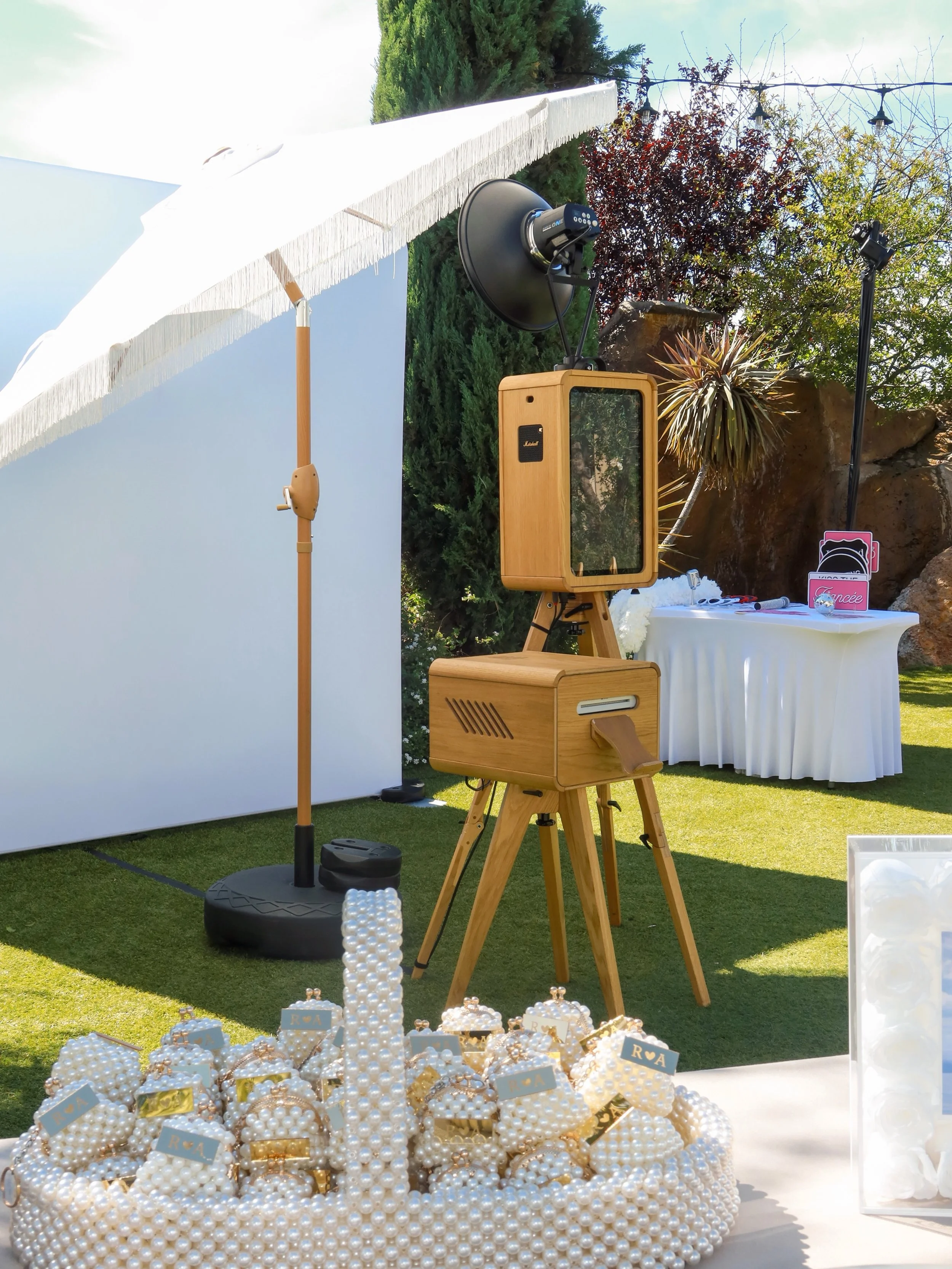 Details from Ronnel &amp; Alex&rsquo;s dreamy engagement party in Malibu 🤍 From the stunning Cielo Farms setting to timeless black and white photo booth moments, every detail was effortlessly romantic.

Malibu engagement party &bull; Malibu photo bo