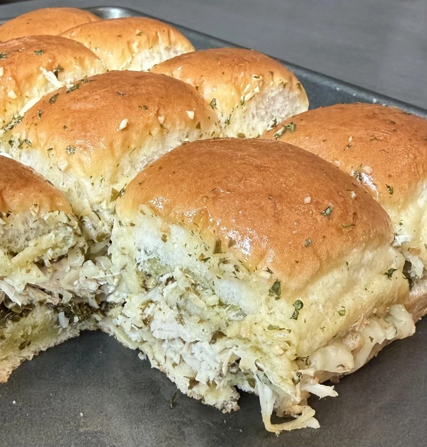 PESTO CHICKEN SLIDERS