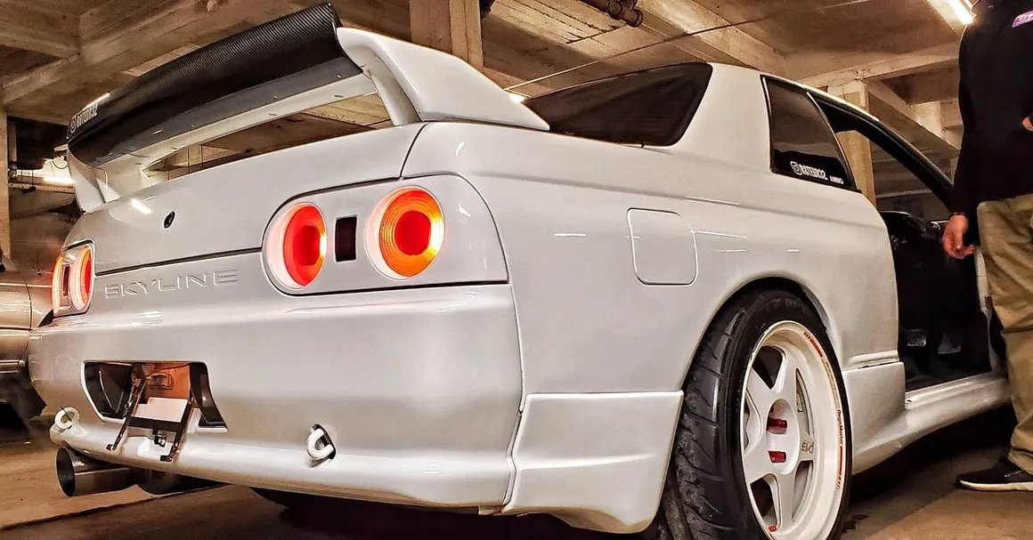 ceramic coating services
interior car detailing
exterior car detailing
headlight restoration
mobile car wash at home
engine bay detailing