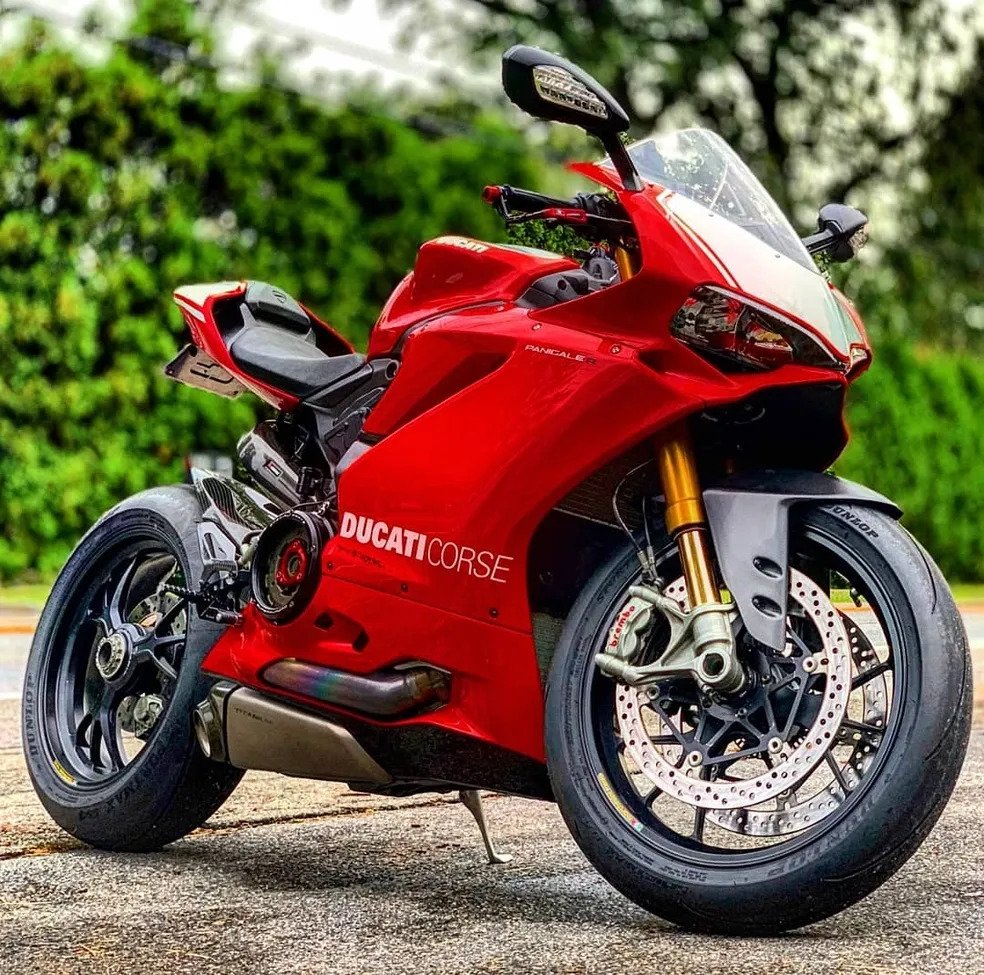 ceramic coating services
interior car detailing
exterior car detailing
headlight restoration
mobile car wash at home
engine bay detailing