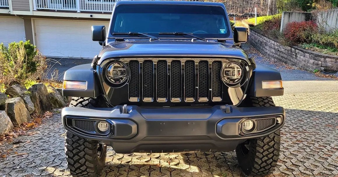 ceramic coating services
interior car detailing
exterior car detailing
headlight restoration
mobile car wash at home
engine bay detailing
