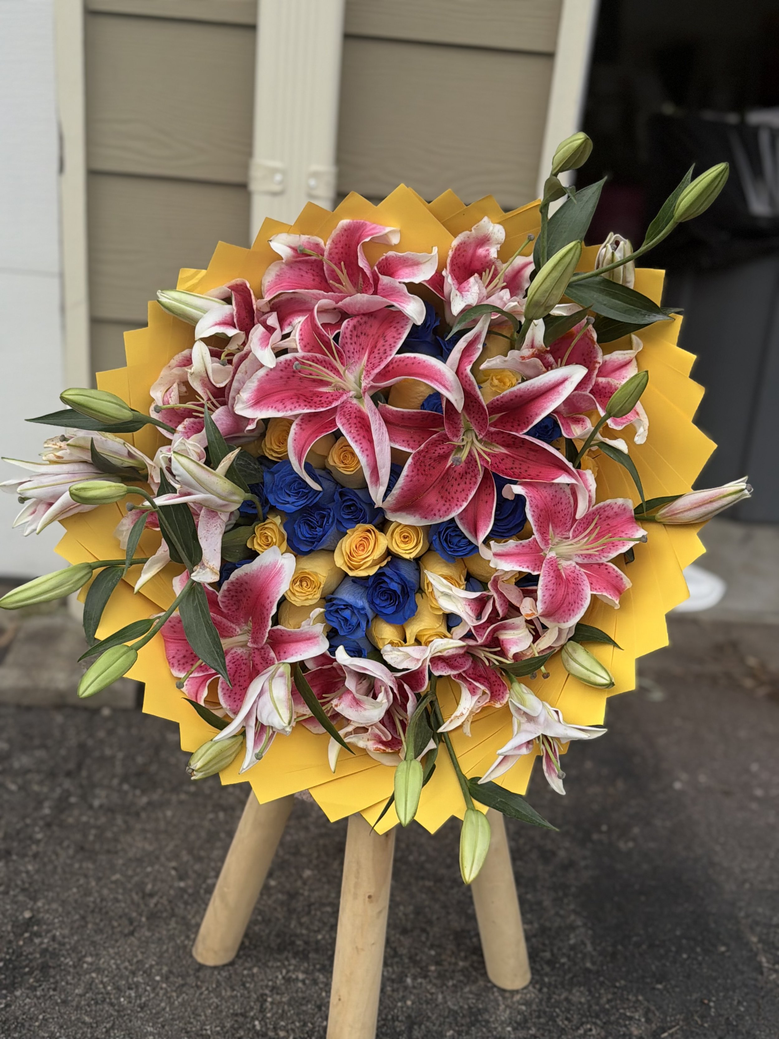 50 roses + lilies
