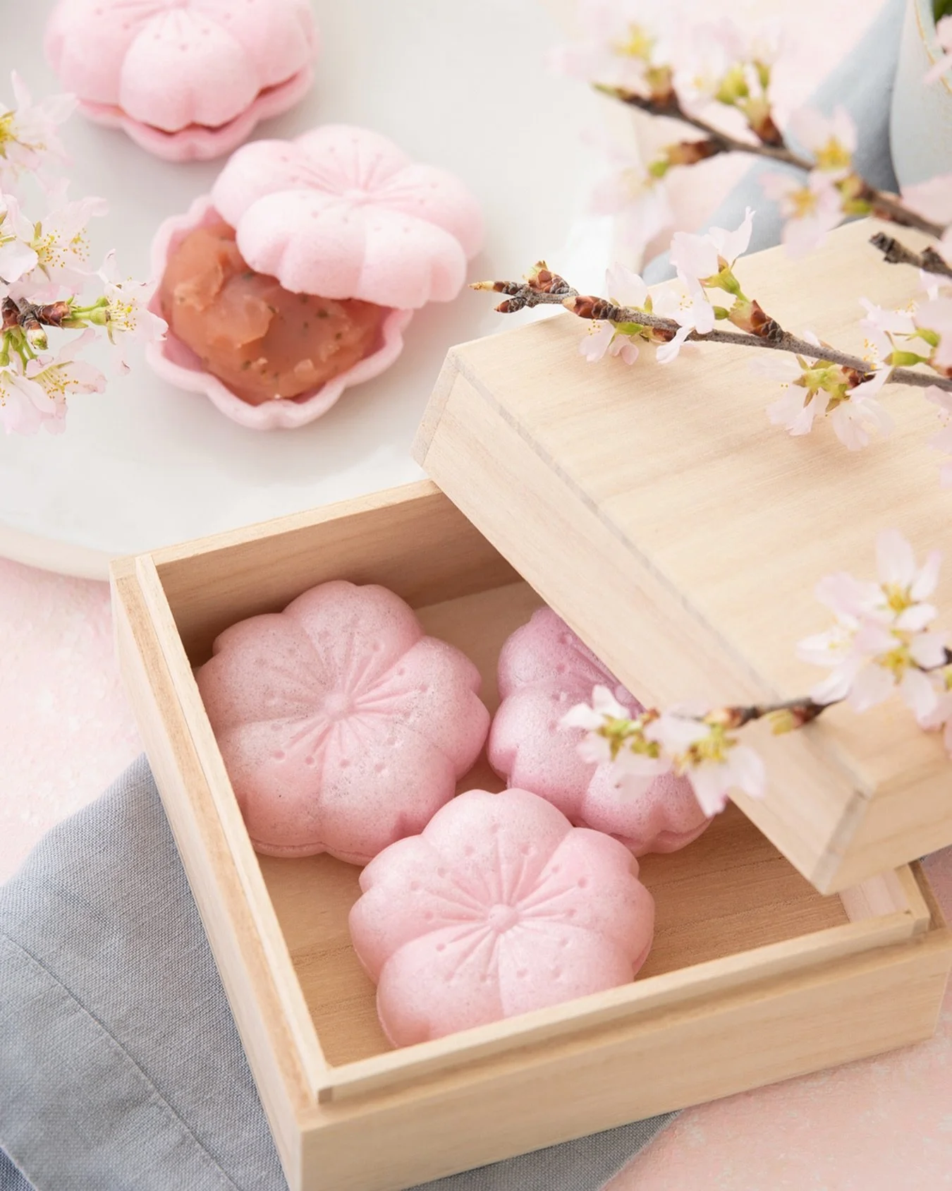 LEARNING JAPANESE CULTURE: Monaka is a traditional Japanese confection composed of two crisp, wafer-like shells made from mochi (glutinous rice) that encase a sweet filling, most commonly smooth or coarse red bean paste (anko). The wafers are delicat