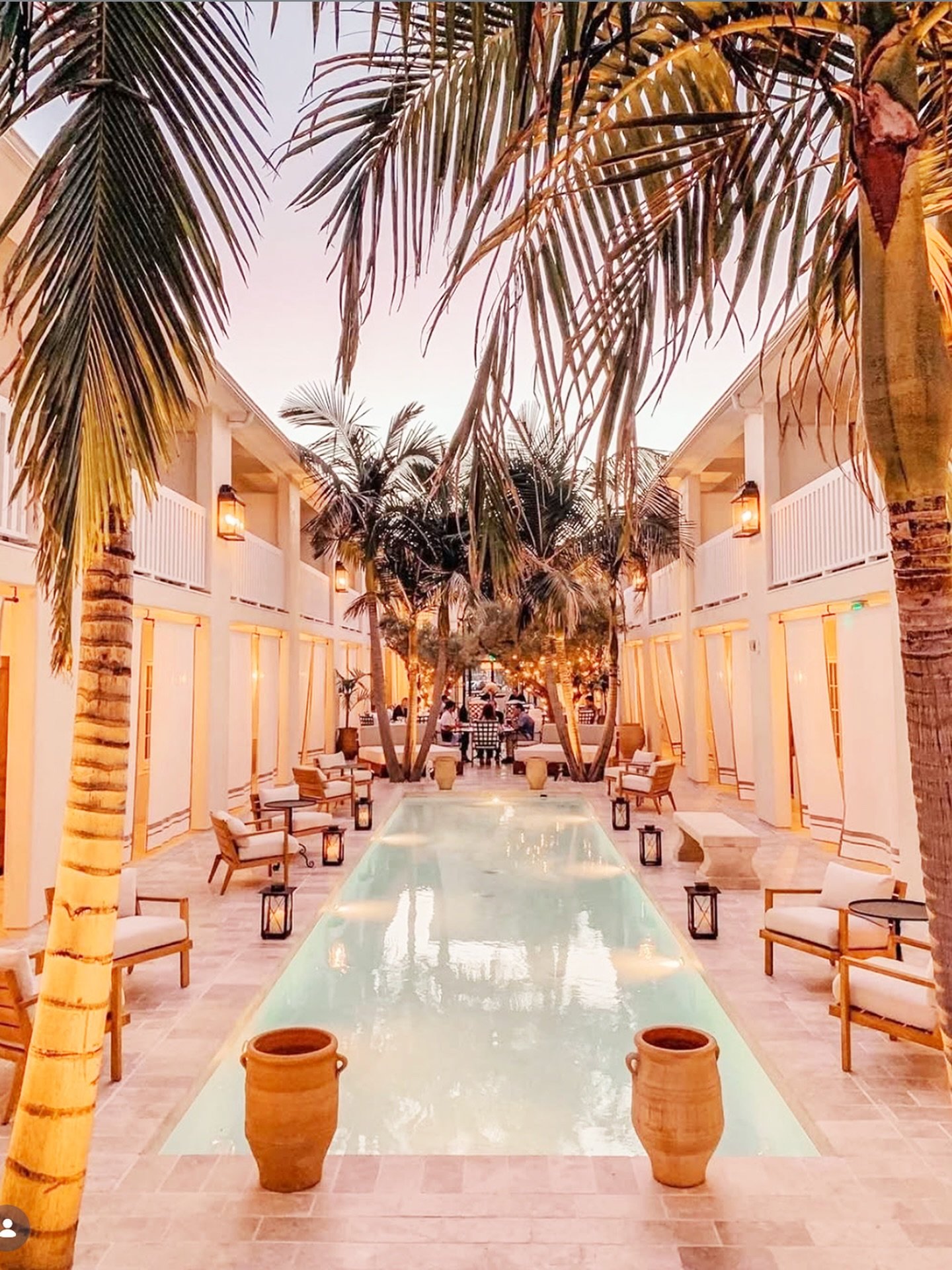 TRAVEL INSPIRATION @cara_hotel
This boutique hotel is nestled at the foothills of Griffith Park in Los Feliz, California. This amazing enclosed courtyard restaurant sets the stage for romantic evenings and celebrations. I love Cara&rsquo;s unique ble
