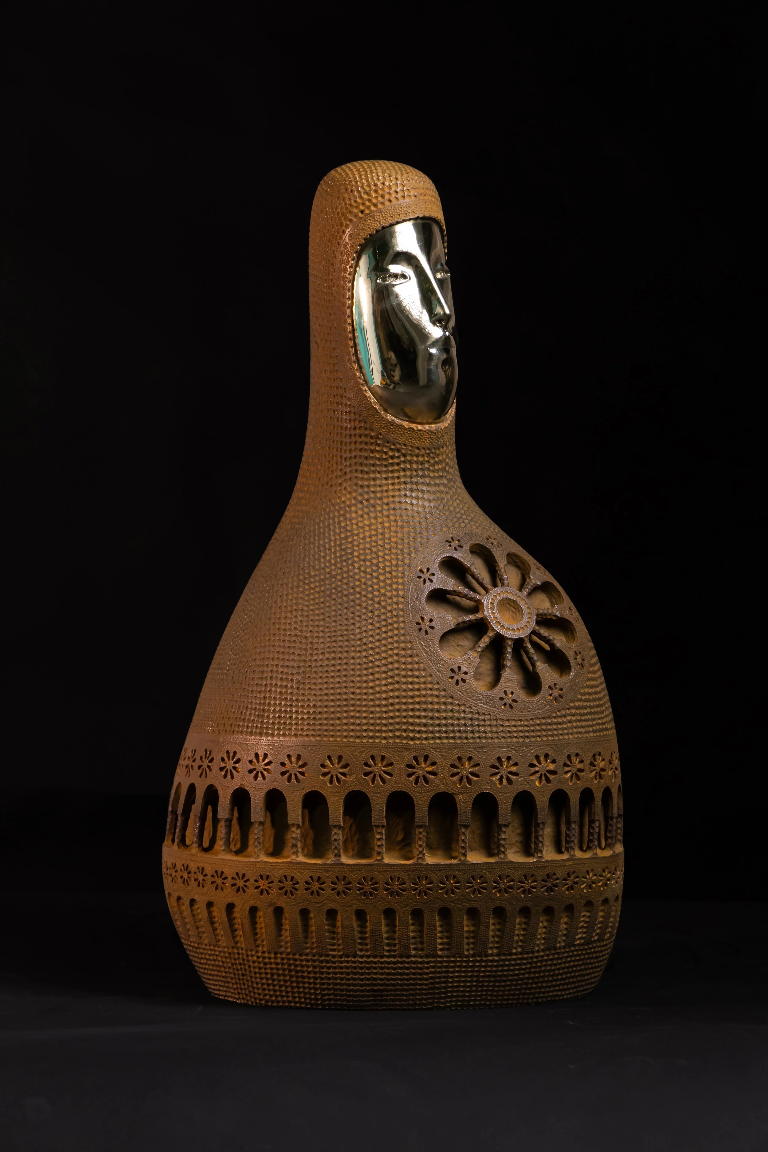 'Cupola Medius' .
Bronze .
Height - 54cm .
Width - 30cm .
Depth - 18cm .
POA
