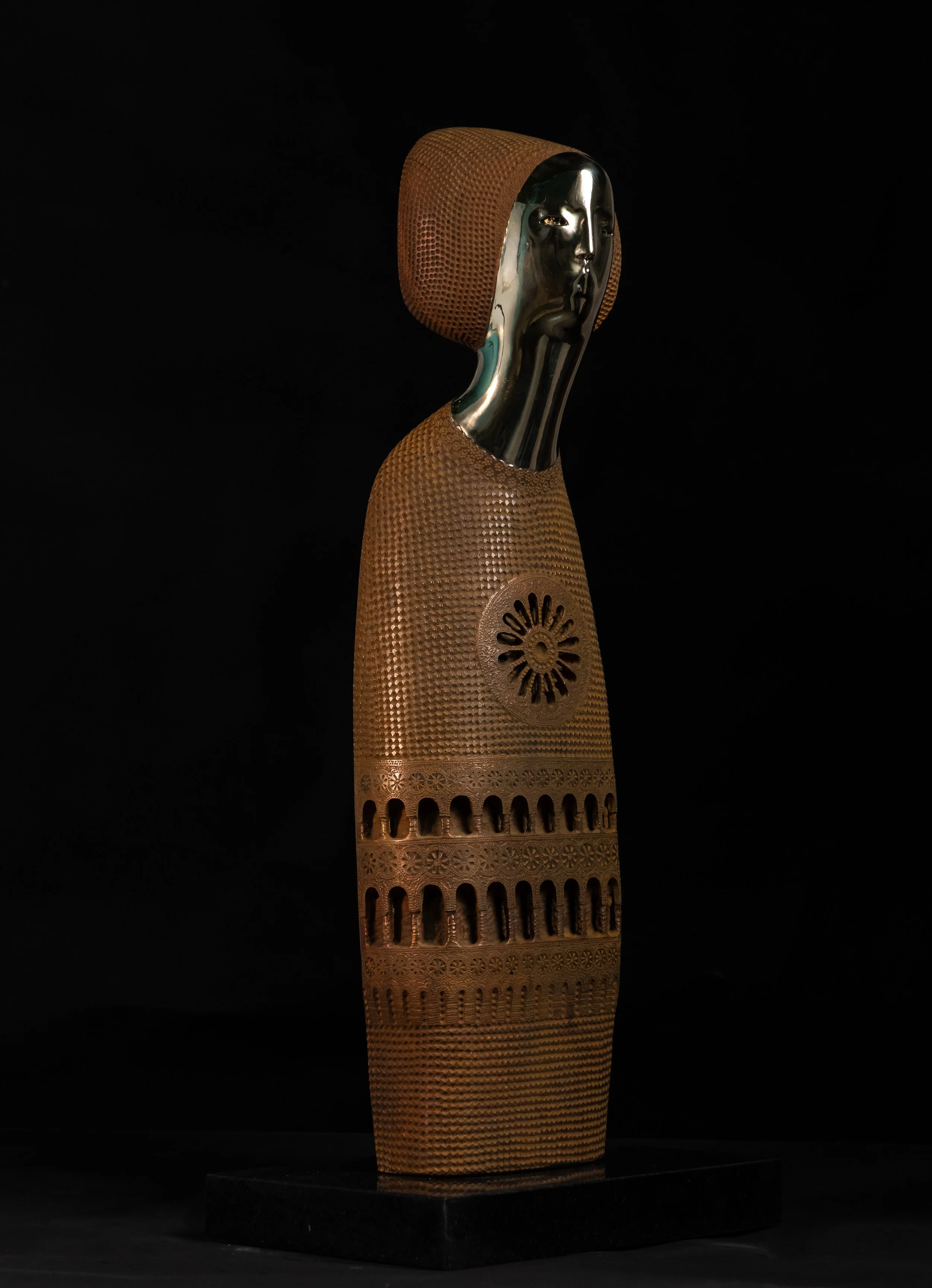 'Shakespeare' .
Bronze .
Height - 64cm .
Width - 17cm .
Depth - 16cm .
POA