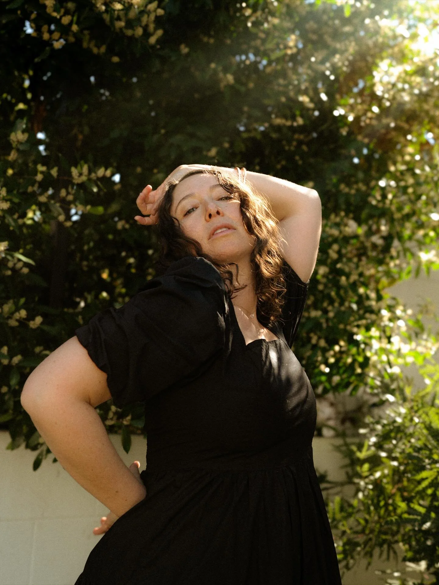 A few things I&rsquo;ve saved lately, a photo of me that I love taken by @vixv and a photo from the freeway the other week 🍑🤍

This collection has range lol.