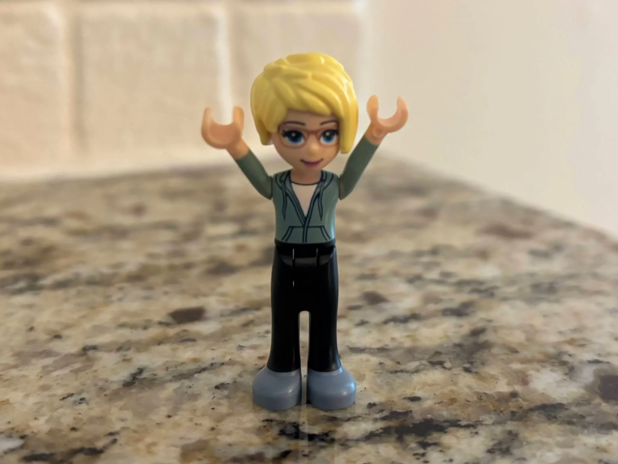 My nephew decided the world needed a LEGO Auntie Robyn&hellip; so he made one. I think he nailed it.🥰

Thank you, Adam!!💛
