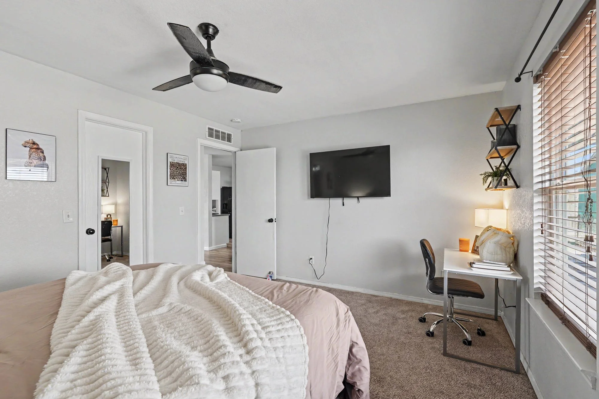 916 danbury-17.jpg