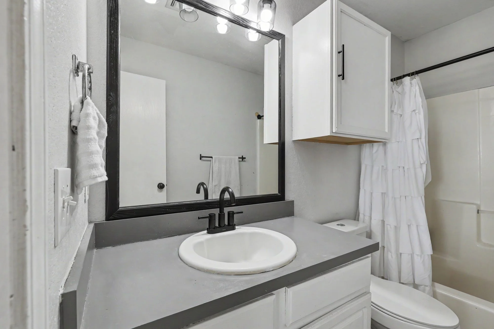 916 danbury-18.jpg