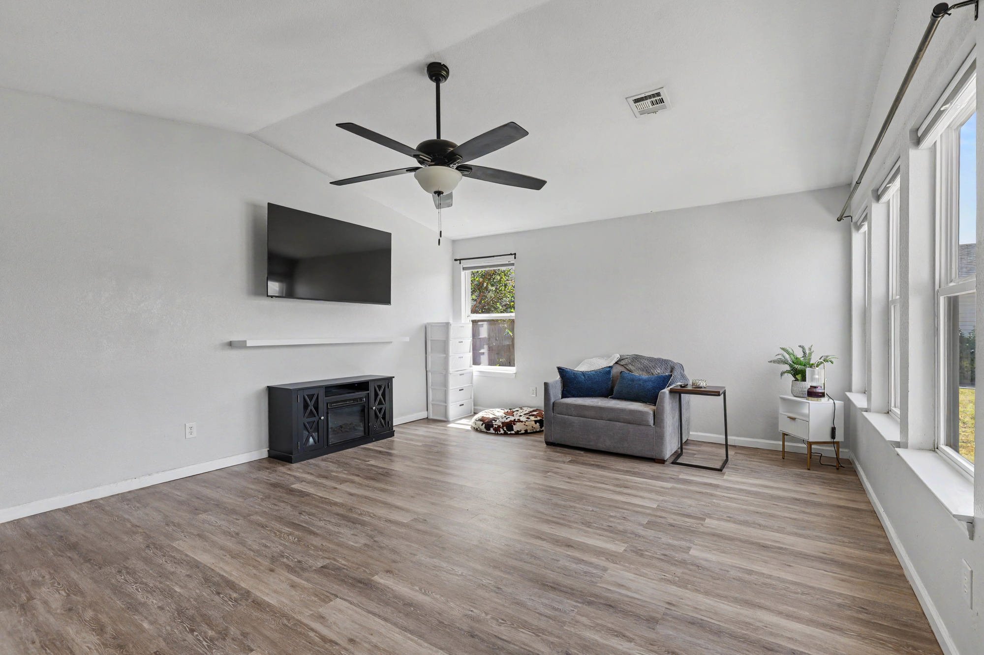916 danbury-6.jpg