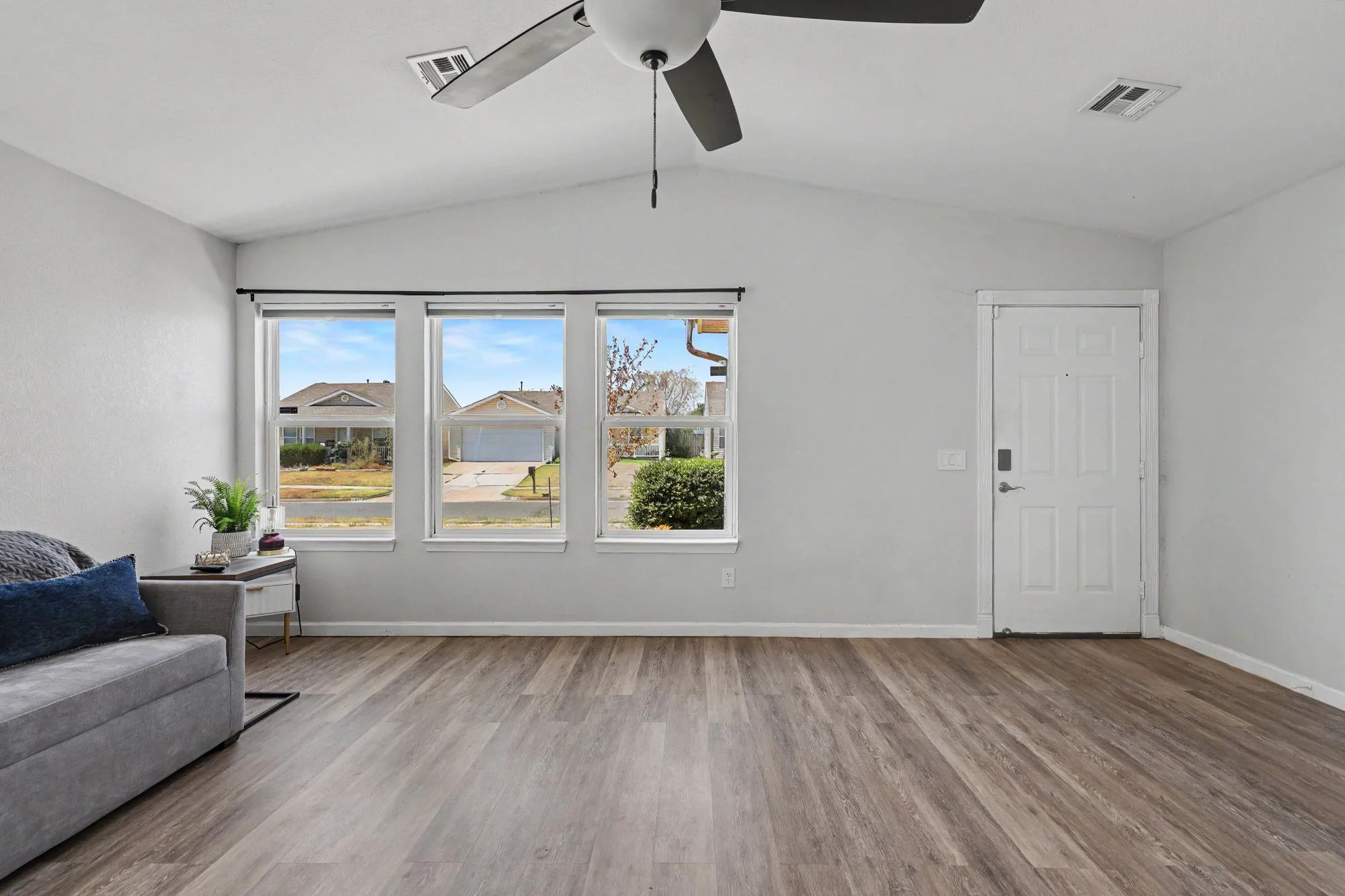 916 danbury-4.jpg