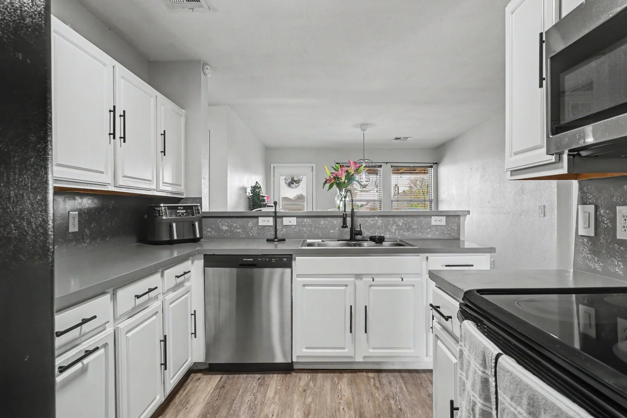 916 danbury-13.jpg