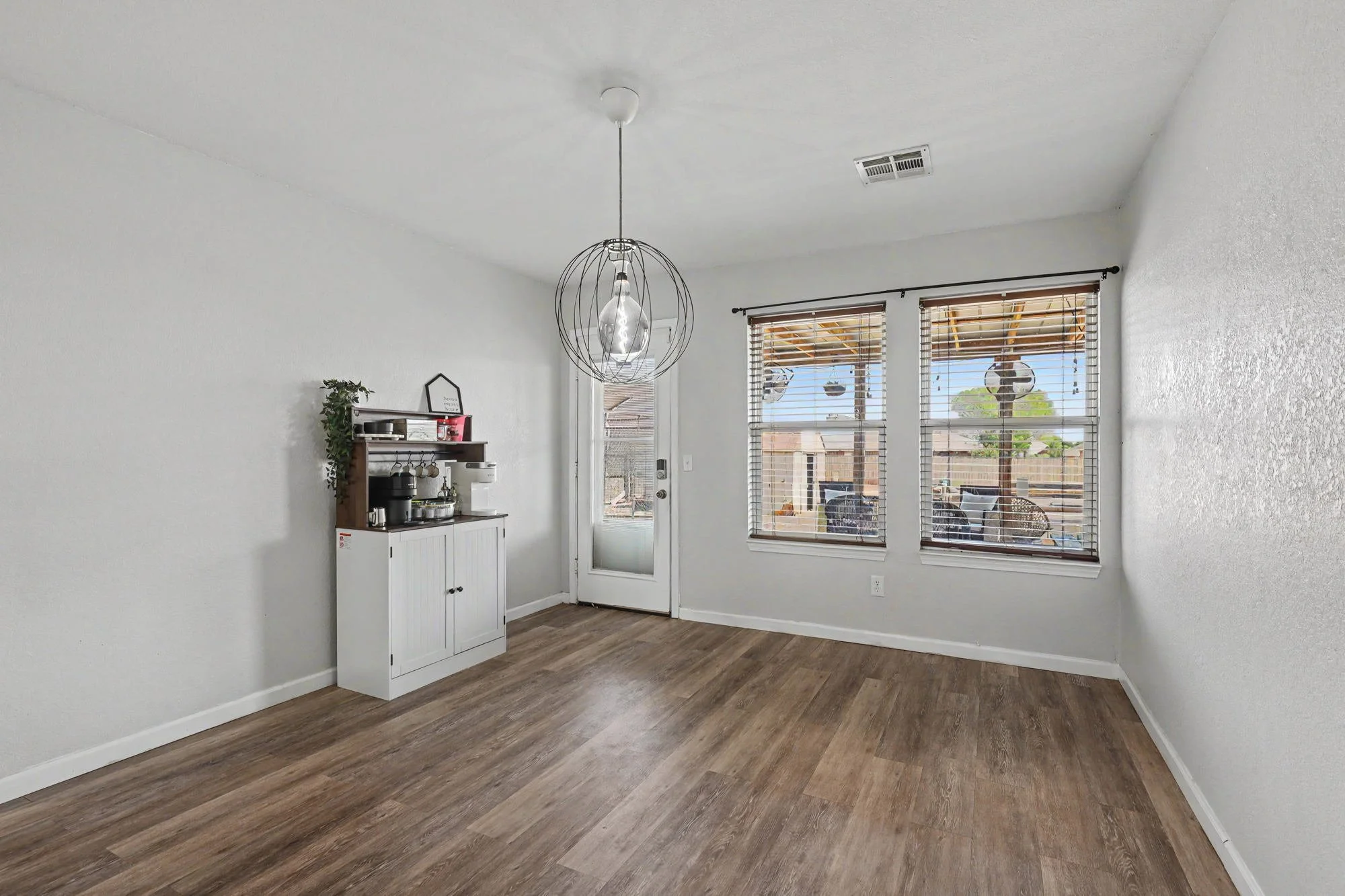 916 danbury-14.jpg