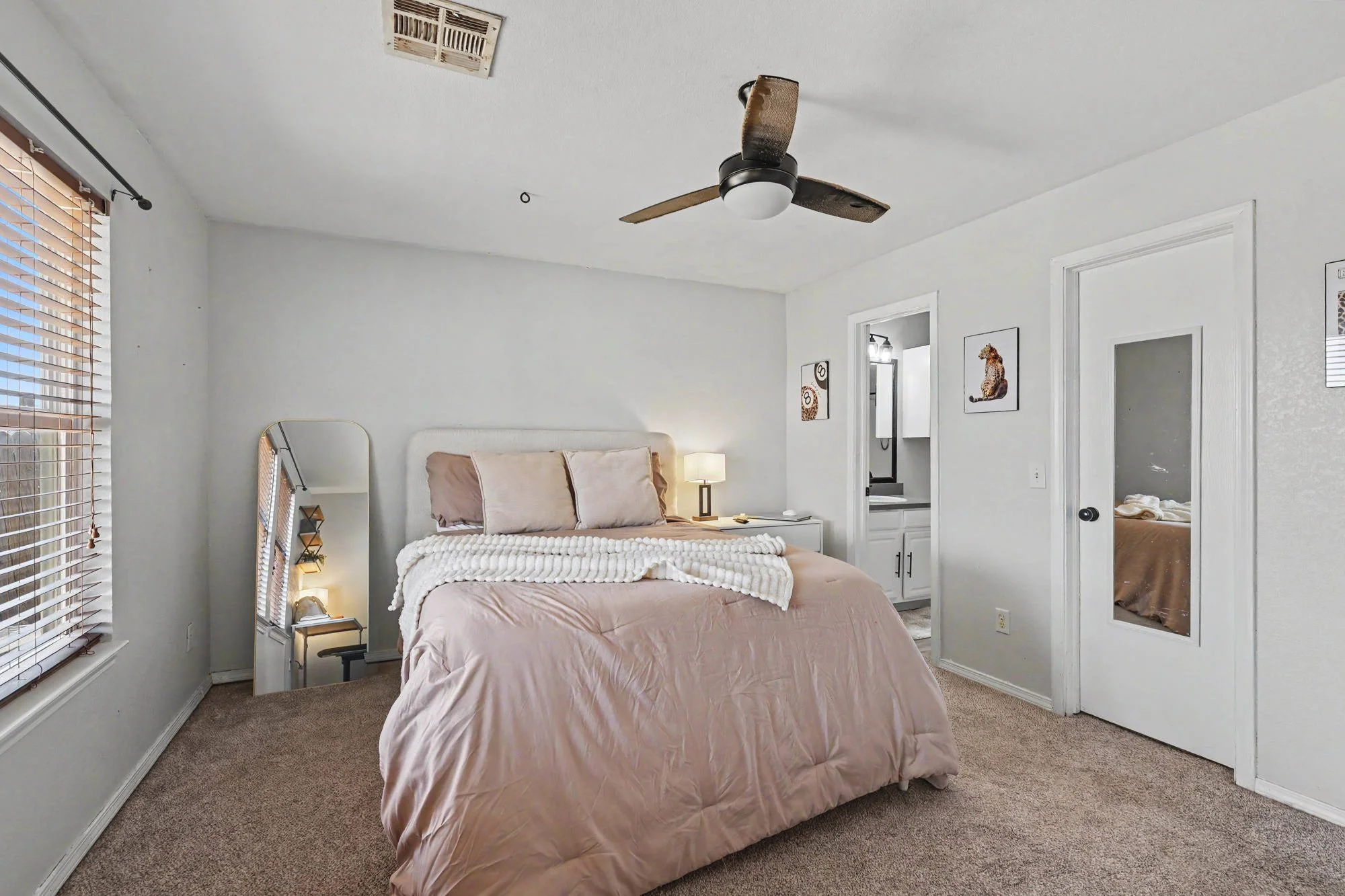 916 danbury-16.jpg