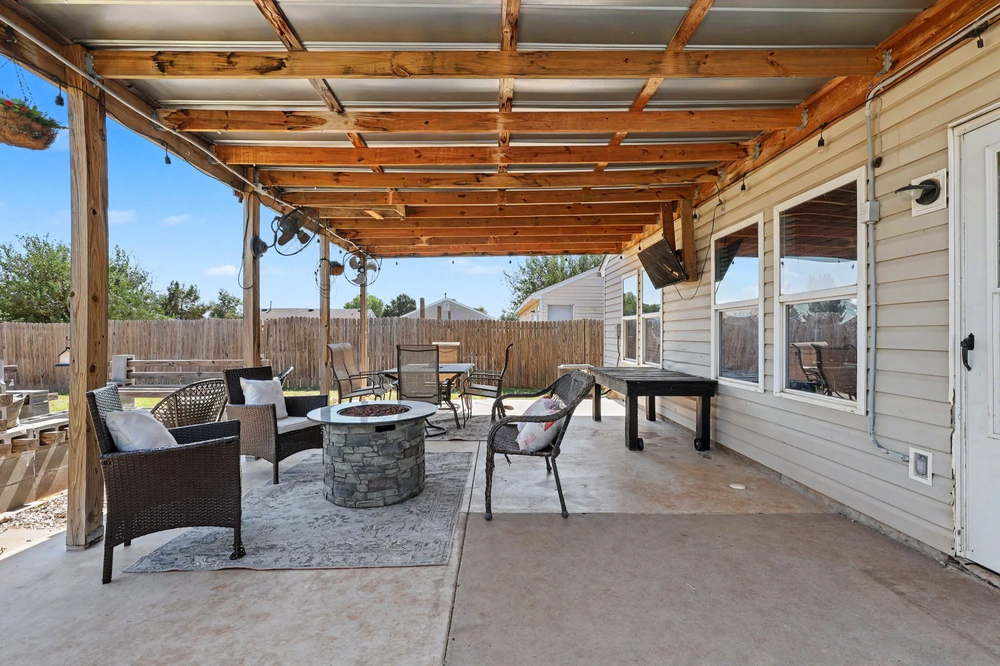 916 danbury-26.jpg