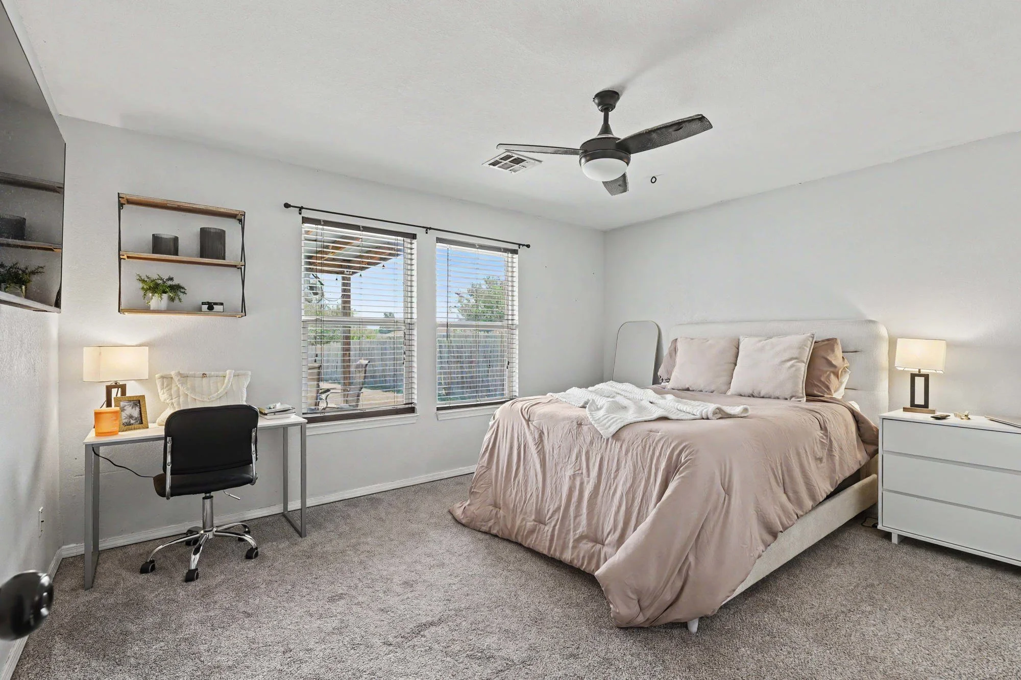 916 danbury-15.jpg